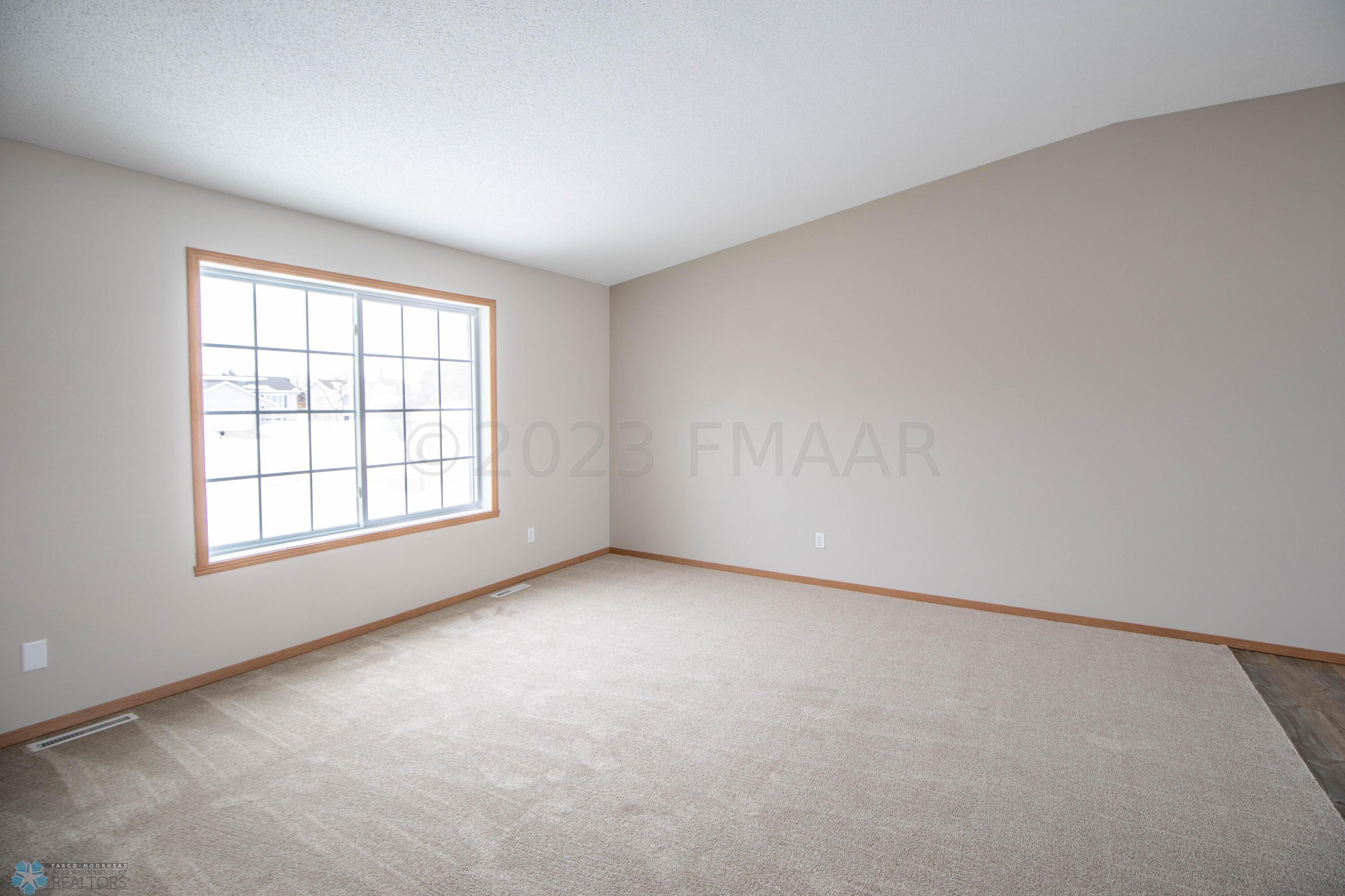 3501 39th St S, Moorhead, MN
