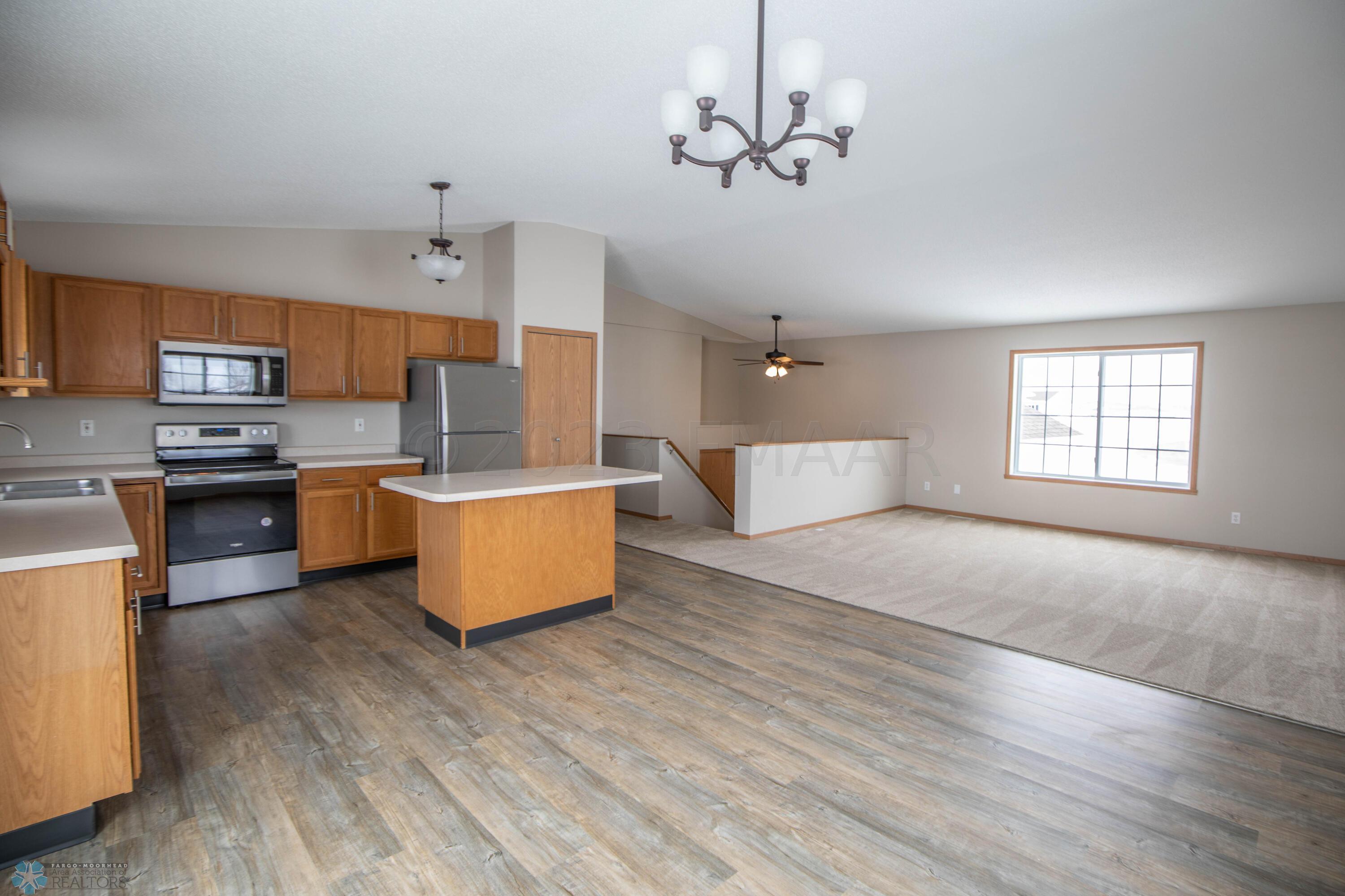 3501 39th St S, Moorhead, MN