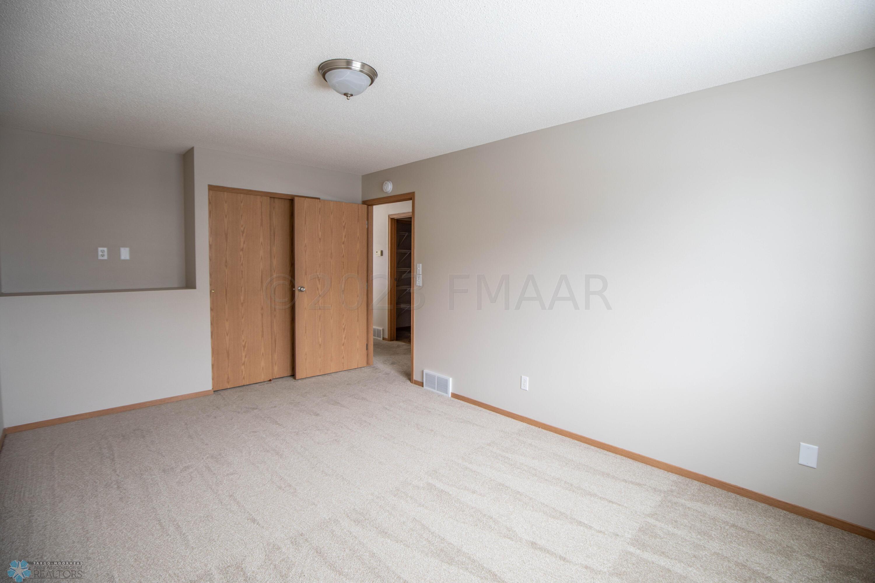 3501 39th St S, Moorhead, MN
