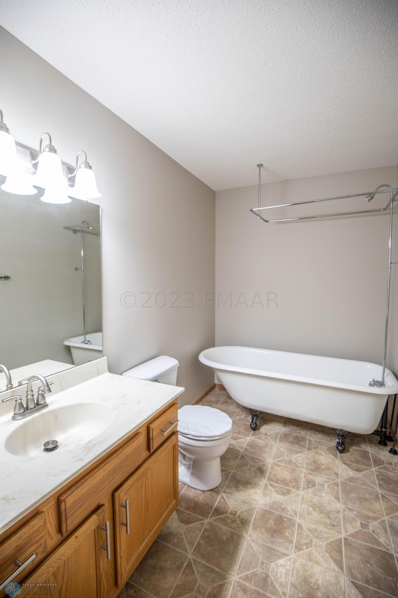 3501 39th St S, Moorhead, MN