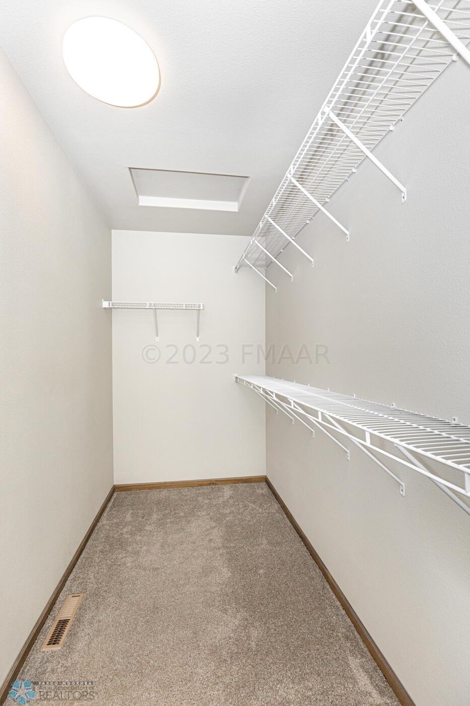 Walk-In-Closet