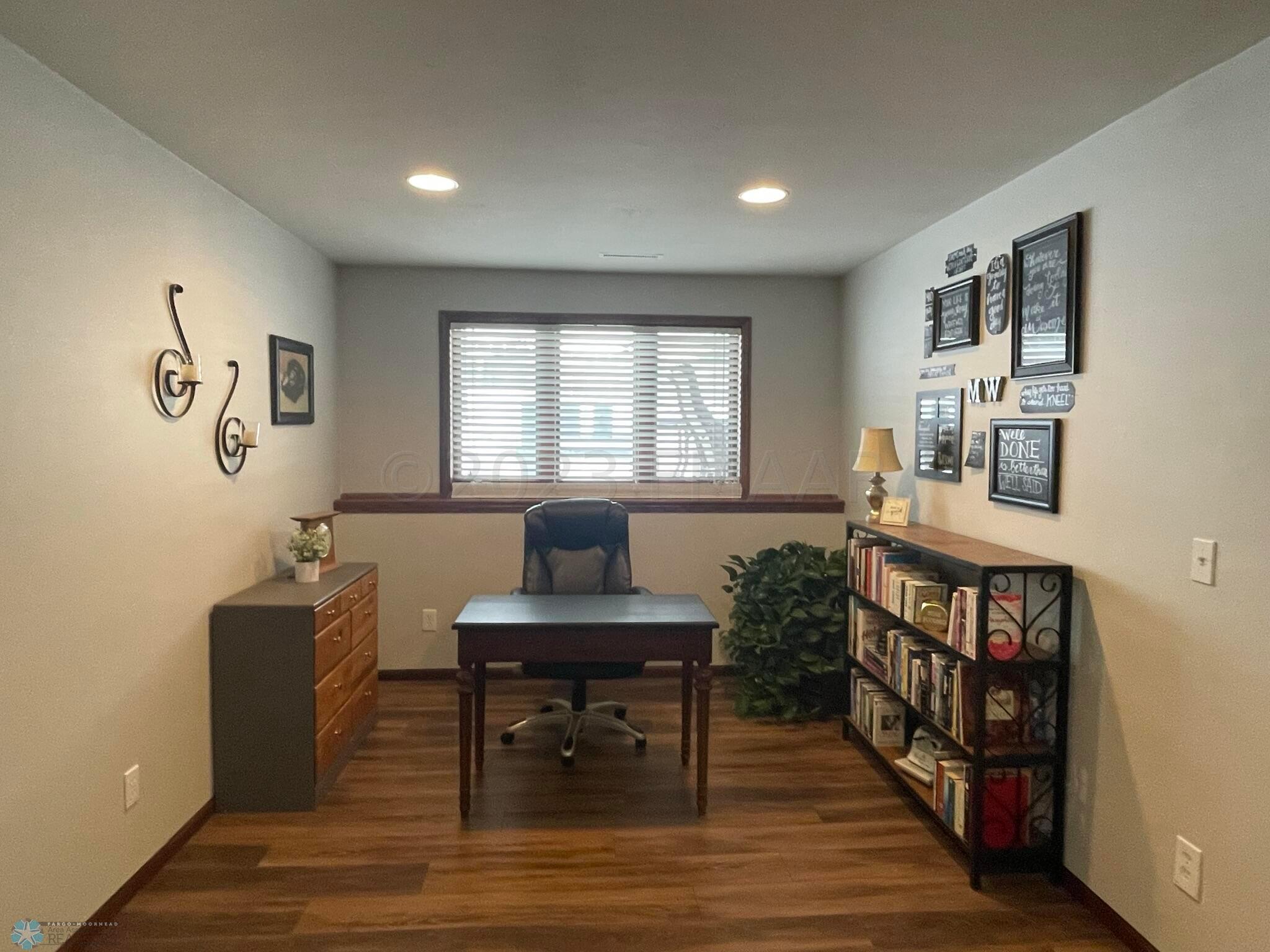 14 Office nook