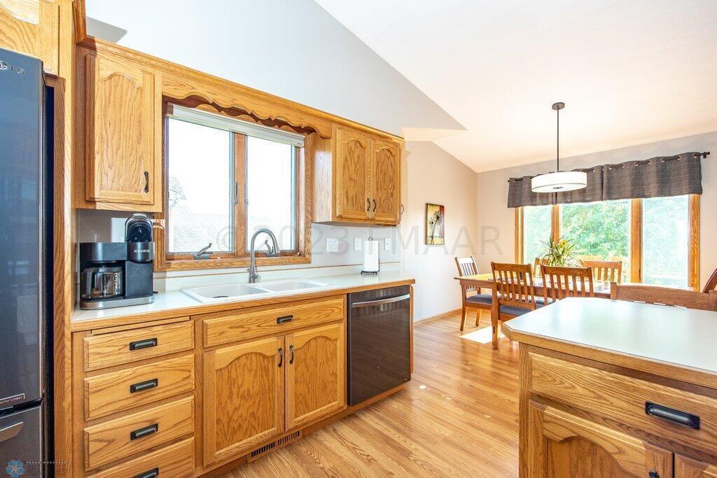 kitchen/dining