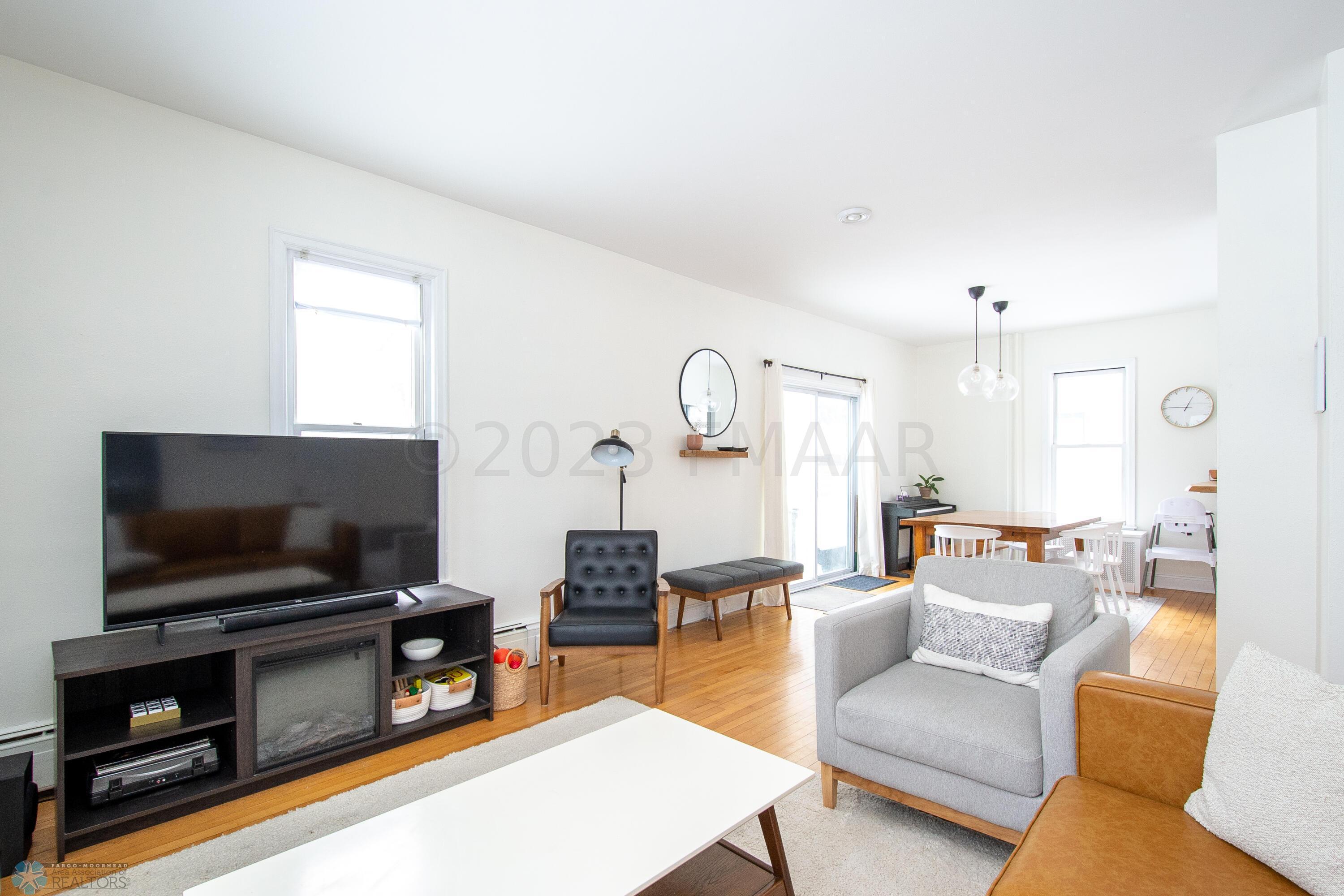 Living Room/Dining