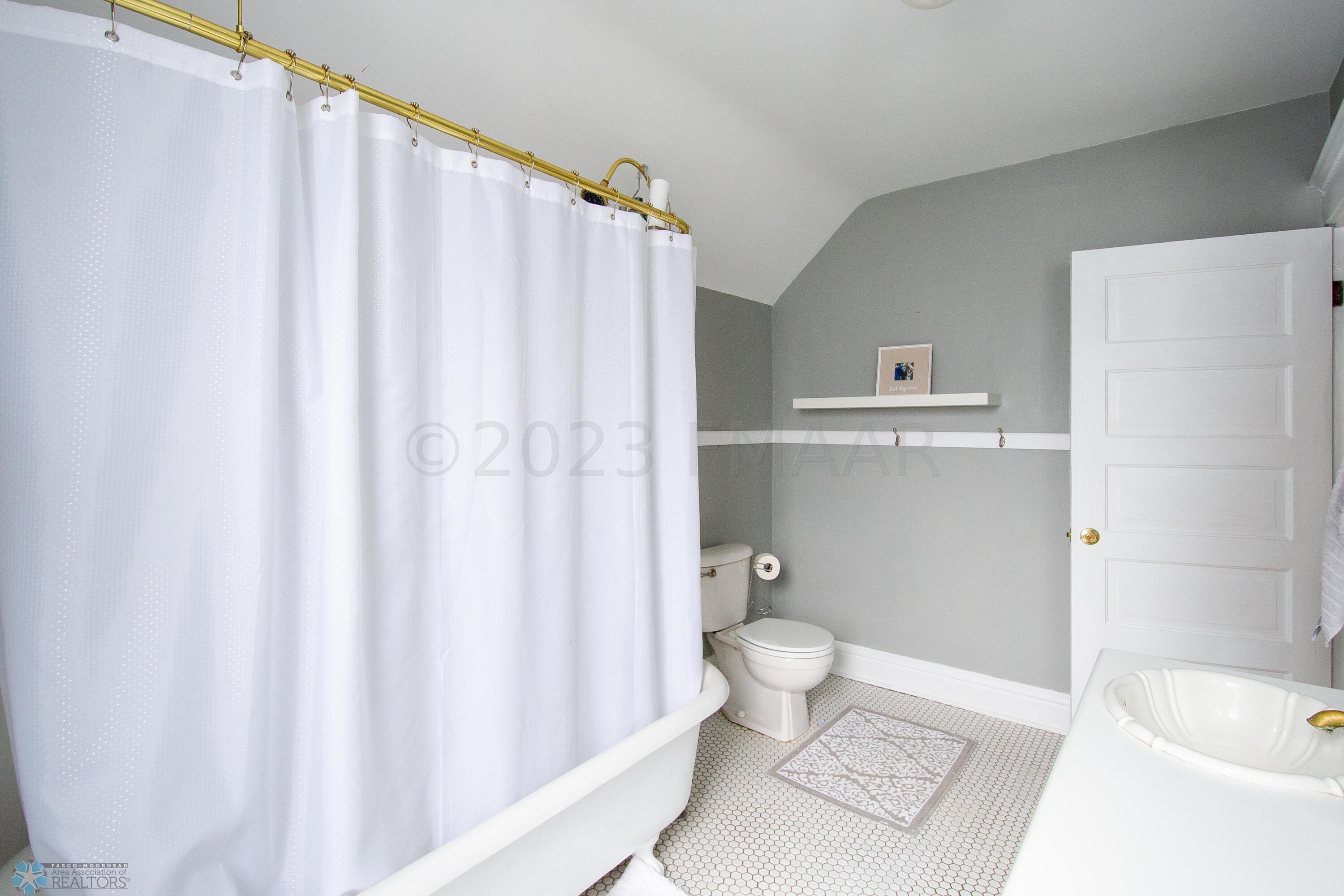 Full Bathroom