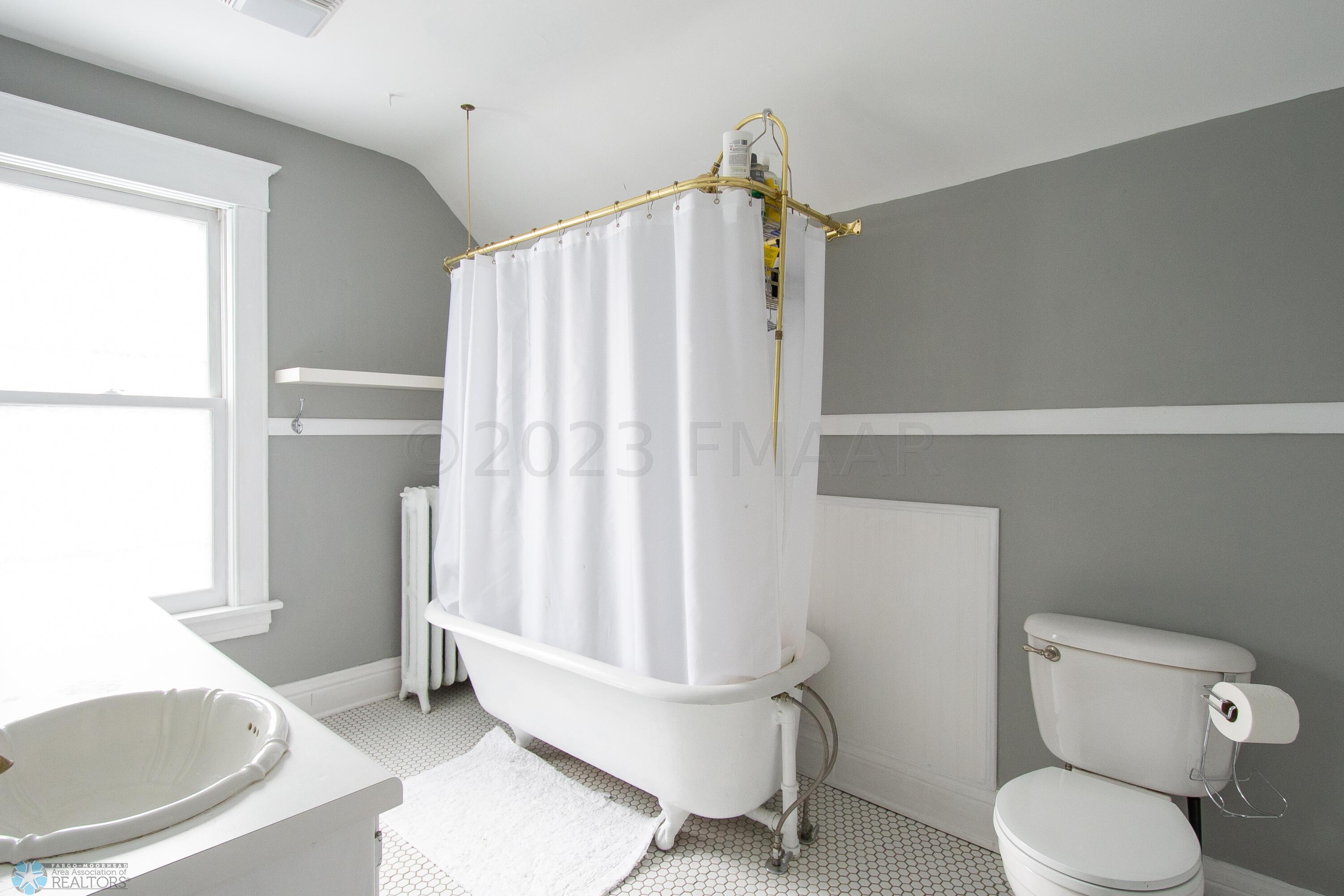 Full Bathroom