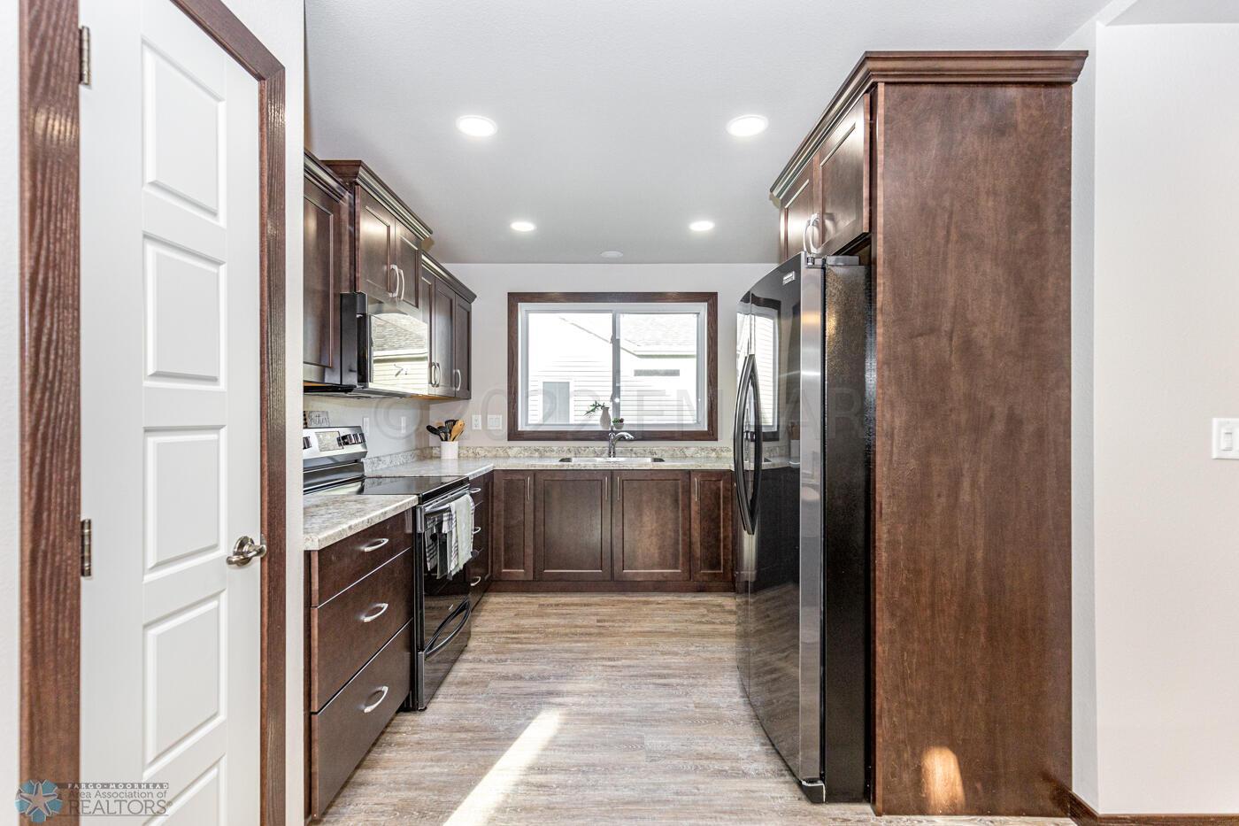 Dining to Kitchen