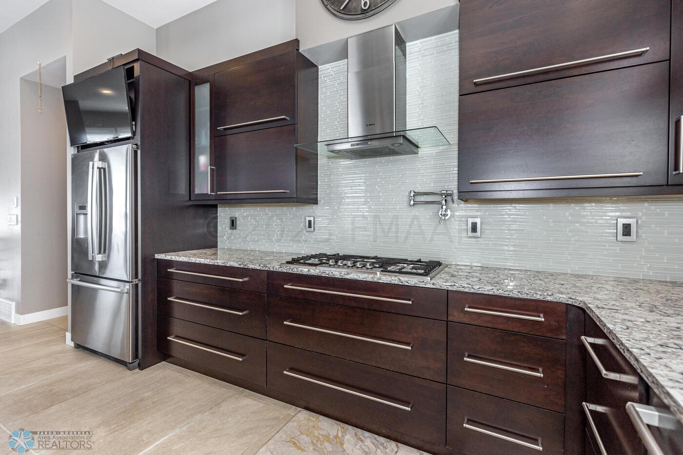 Gas Cooktop & Hood
