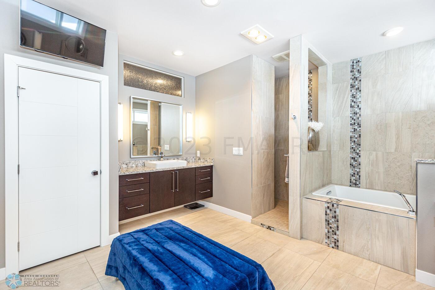 Sink 2 & Linen