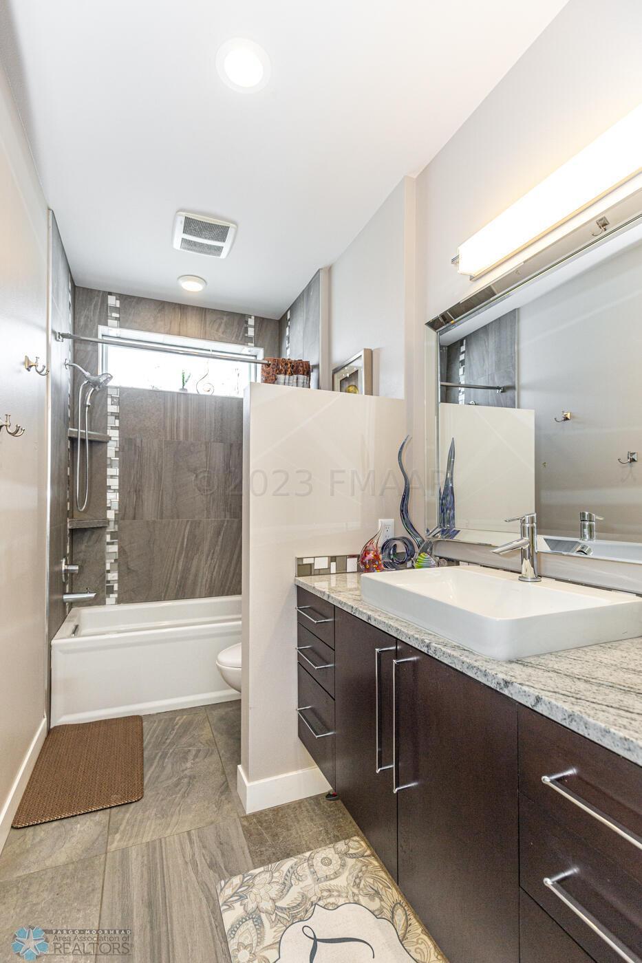 Lower Level Full Bath
