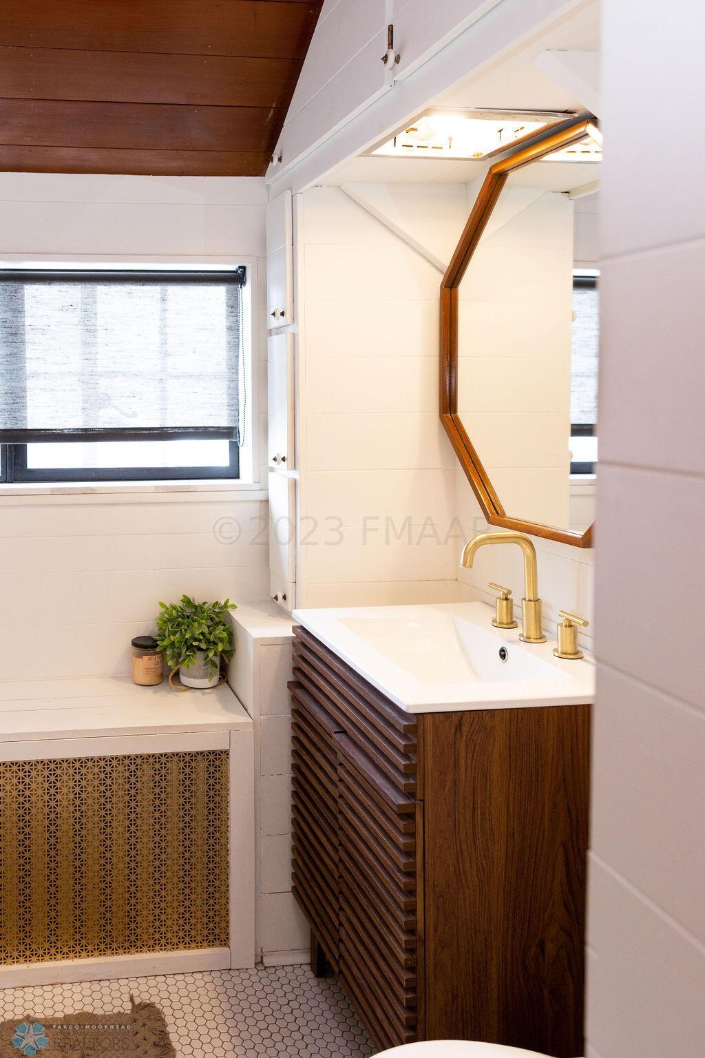 Full bathroom
