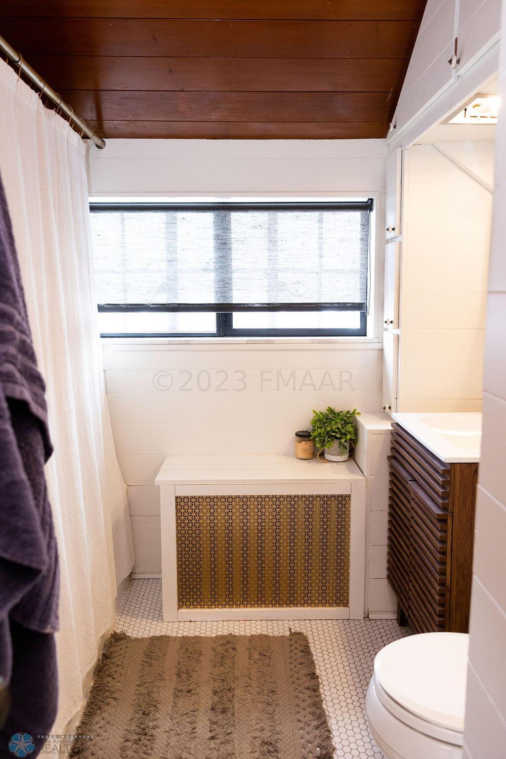 Full bathroom