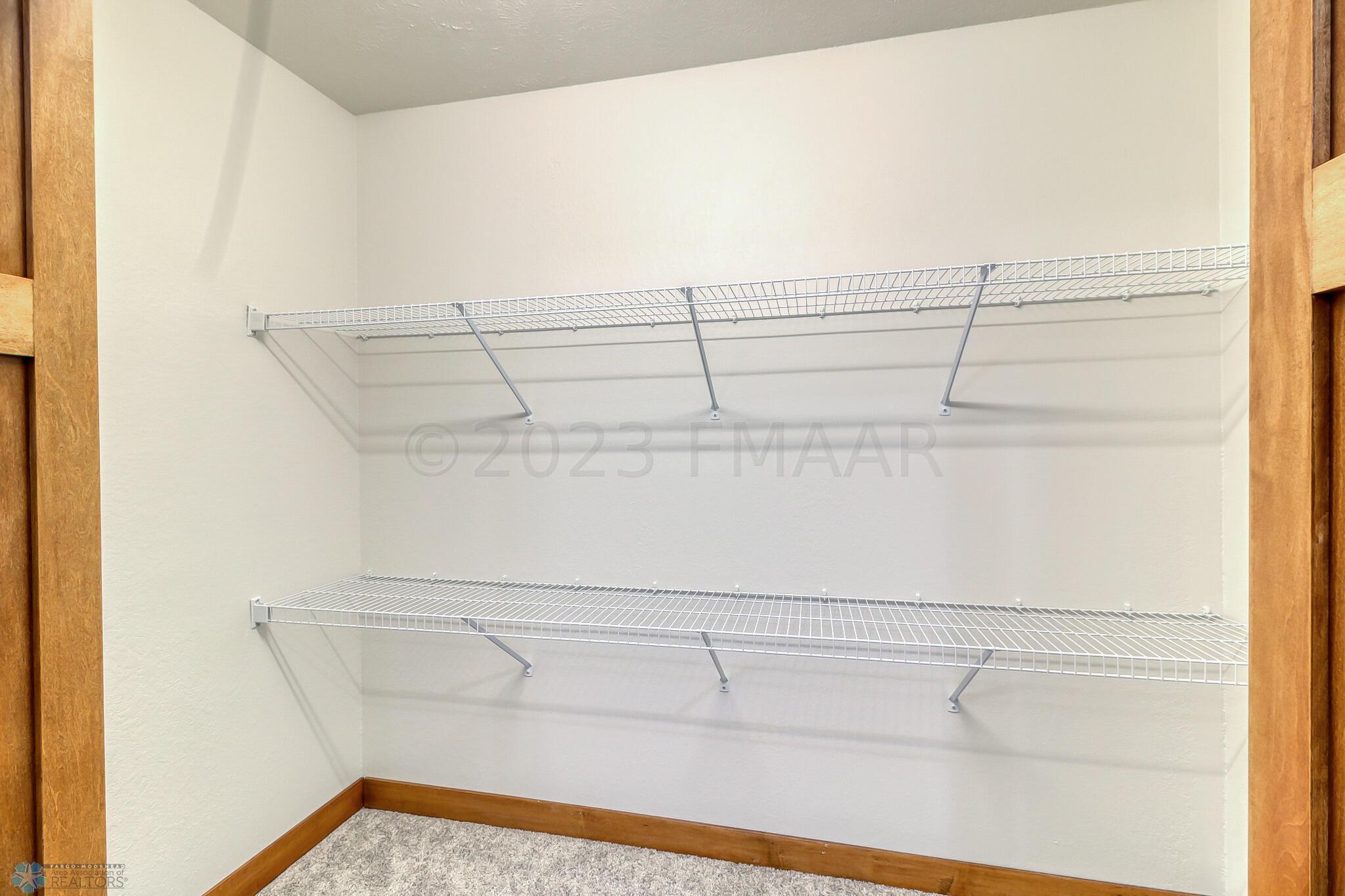 Basement Bedroom3_closet