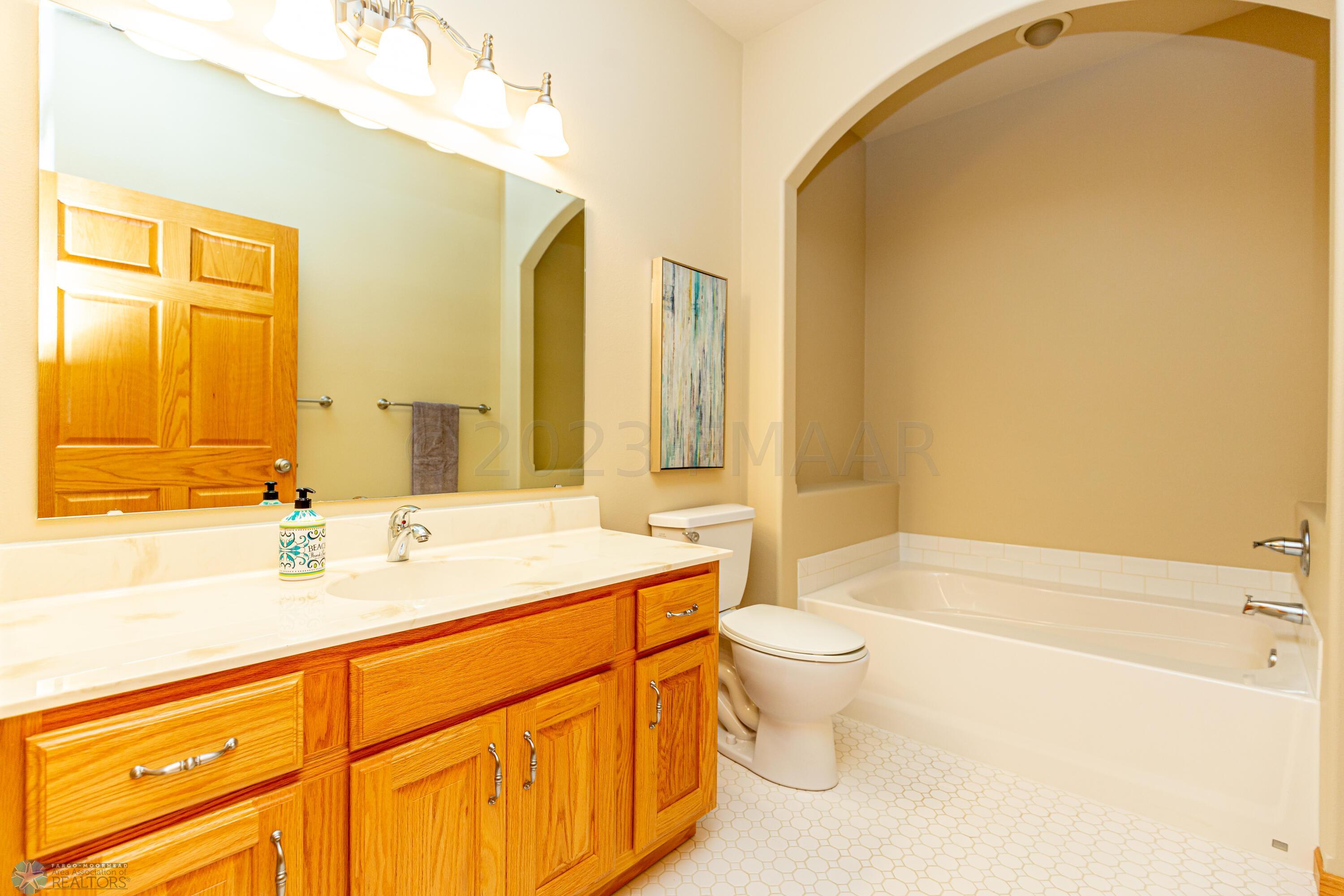 3/4 Bath with soaking tub