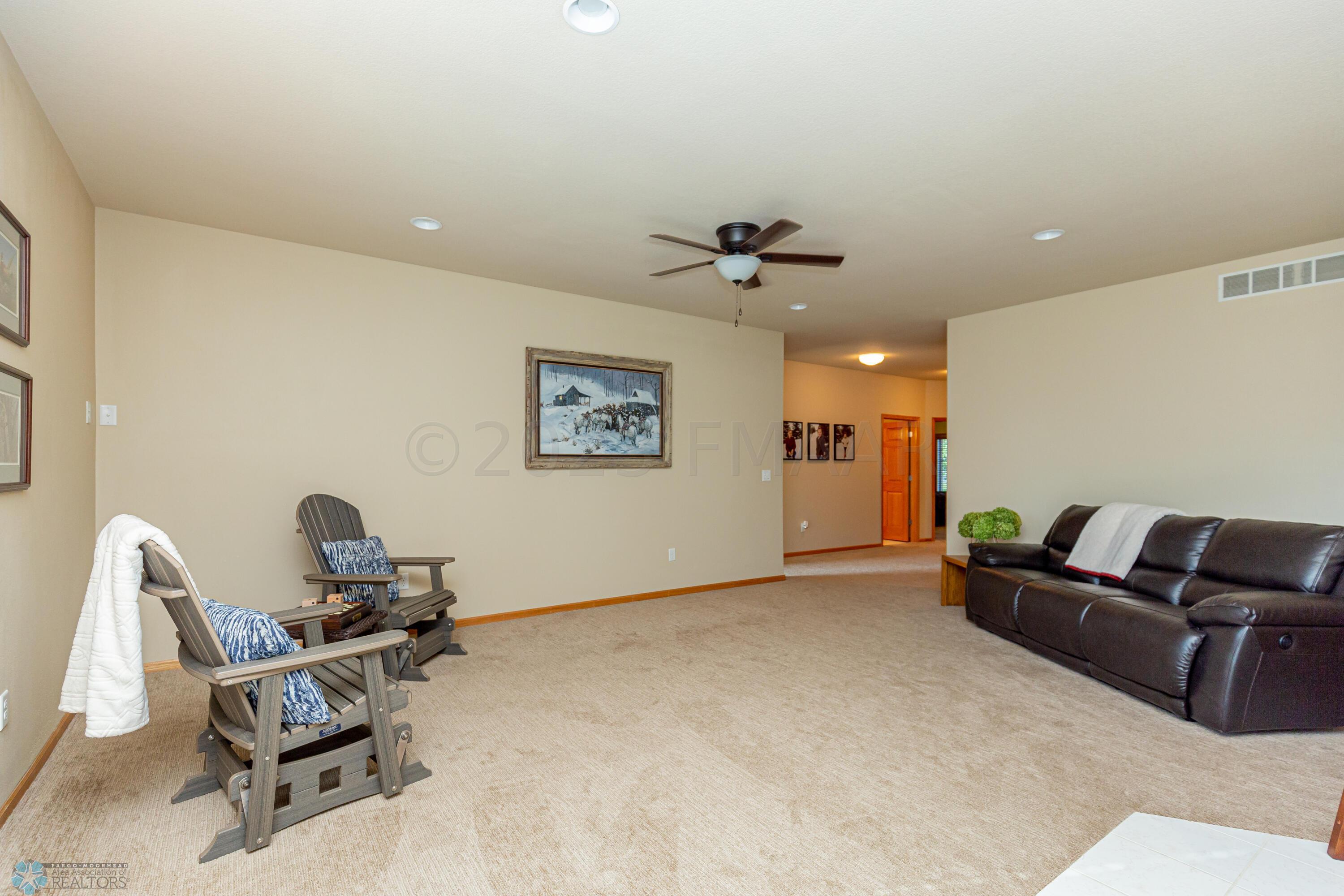 Spacious Living roome