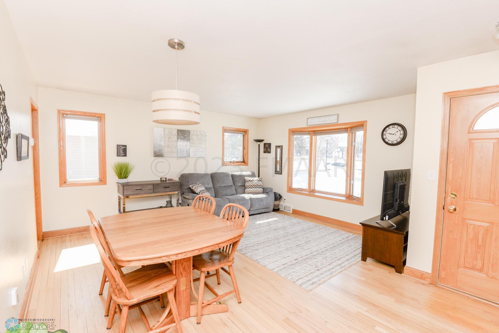Living Room/Dining