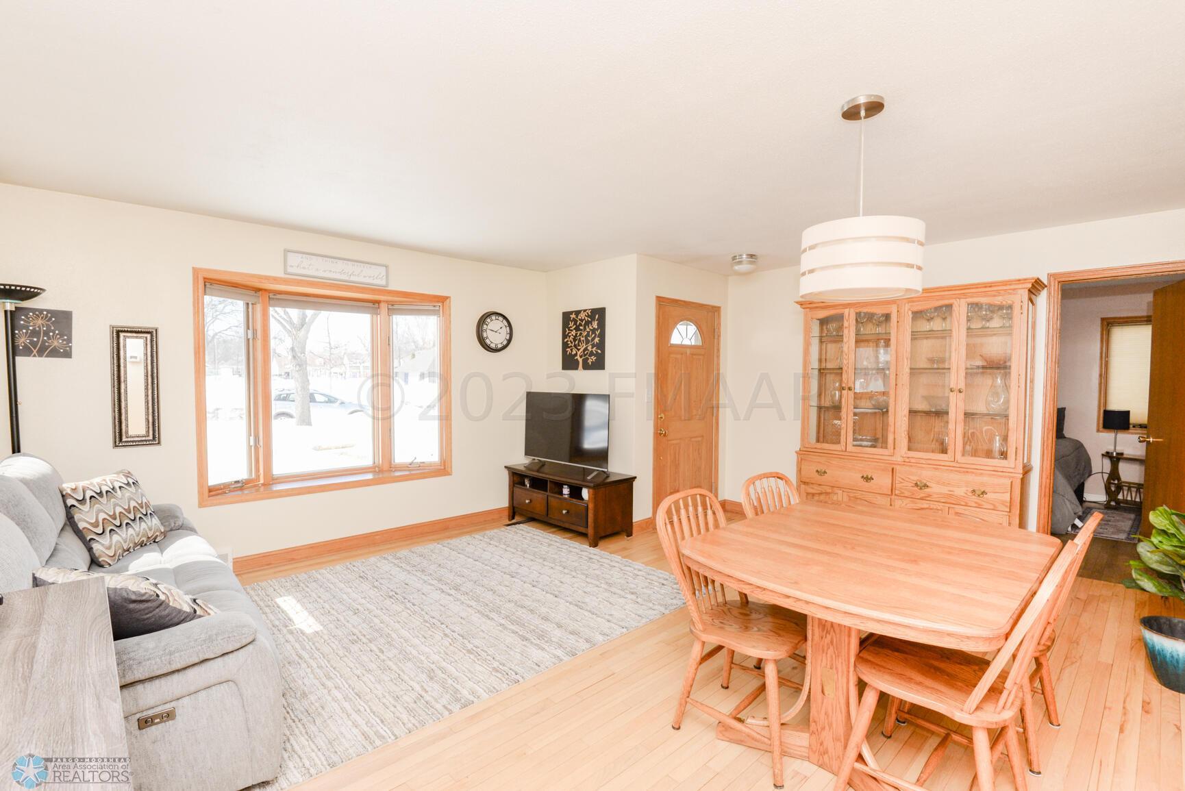 Living Room/Dining