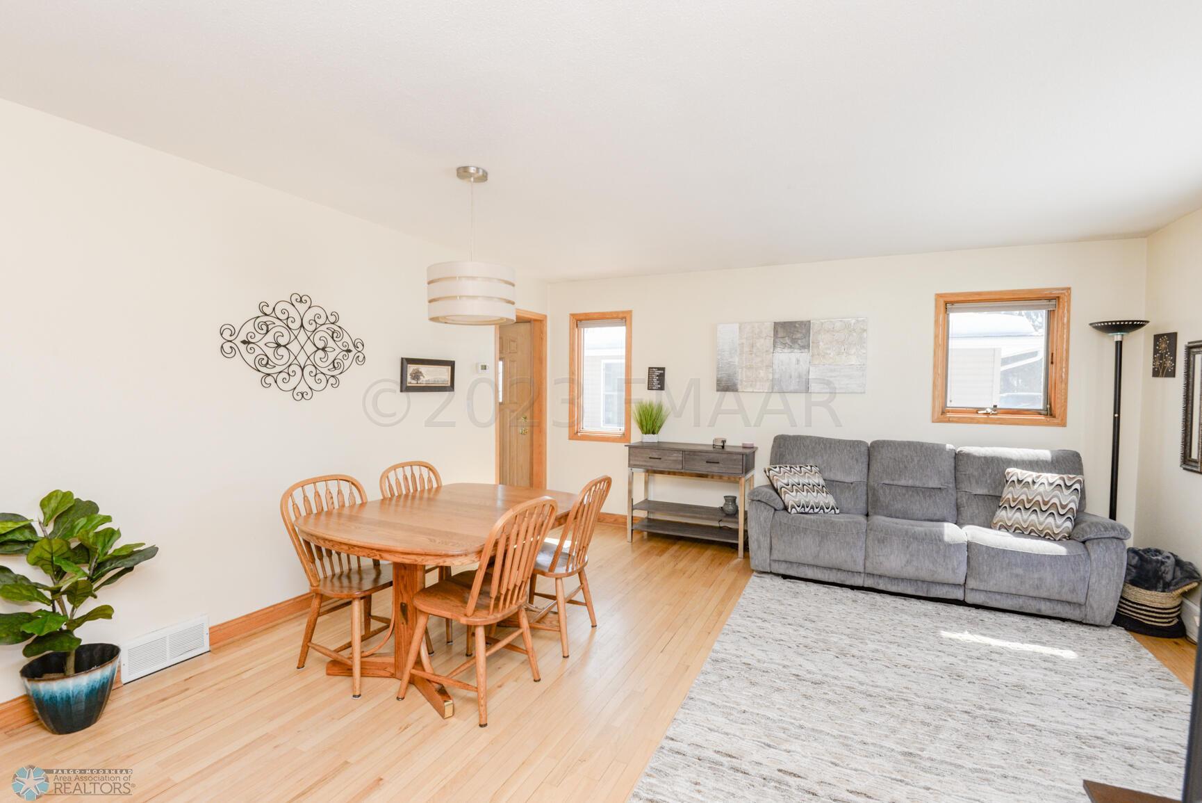 Living Room/Dining