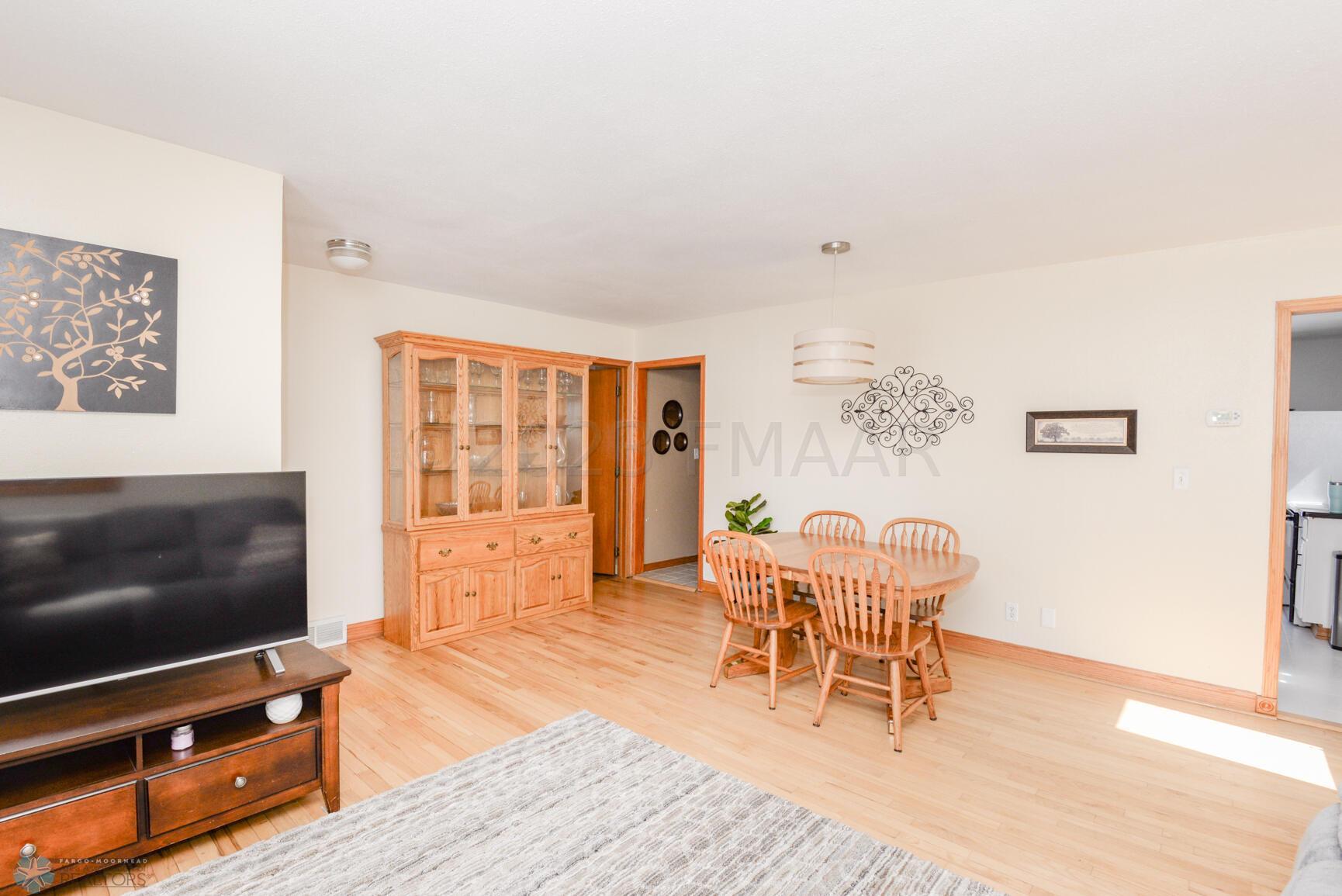 Living Room/Dining