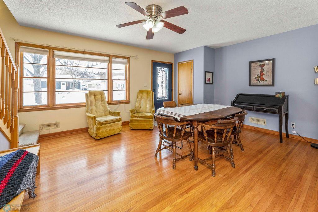 Main Floor, Entry