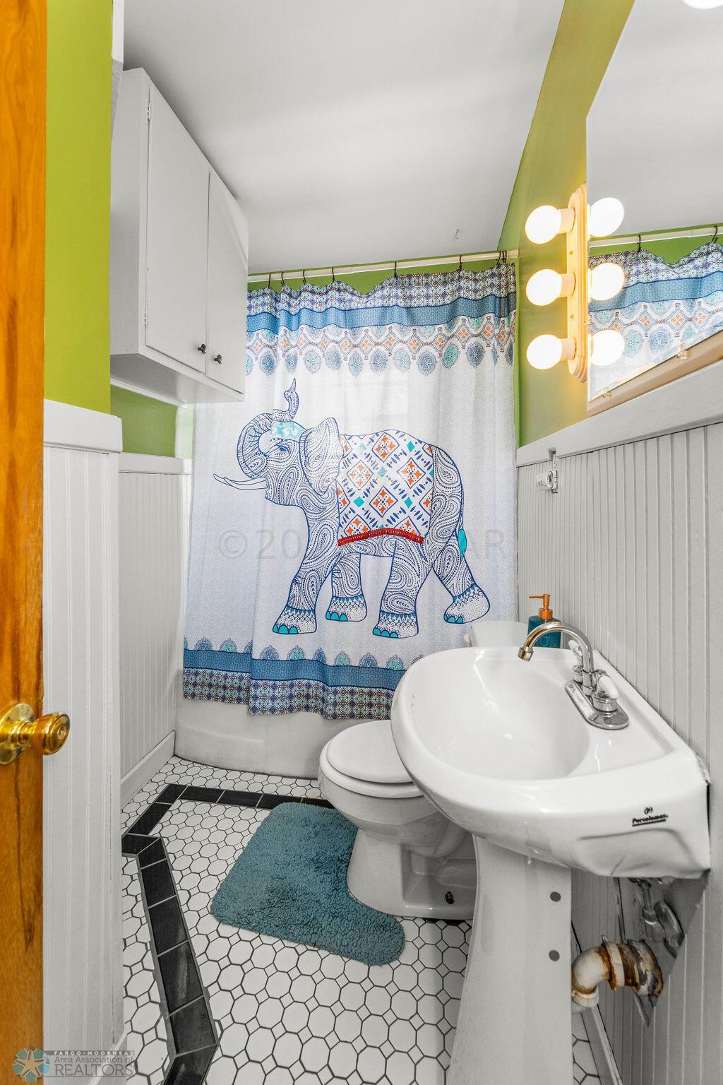 Bathroom, Main Floor