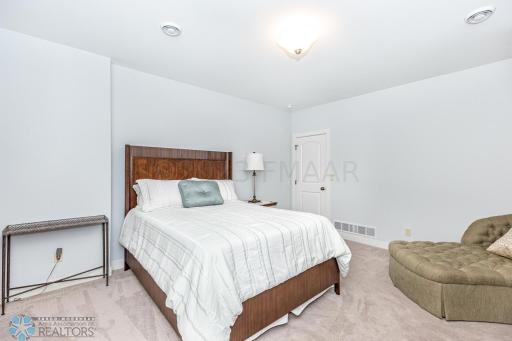 7122 61 Avenue S, Horace, ND 58047