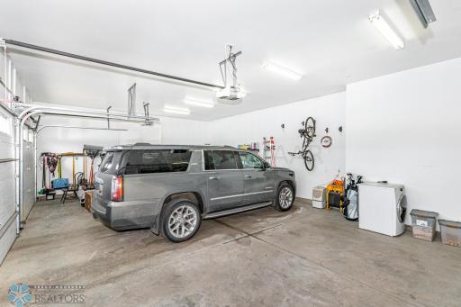 7122 61 Avenue S, Horace, ND 58047
