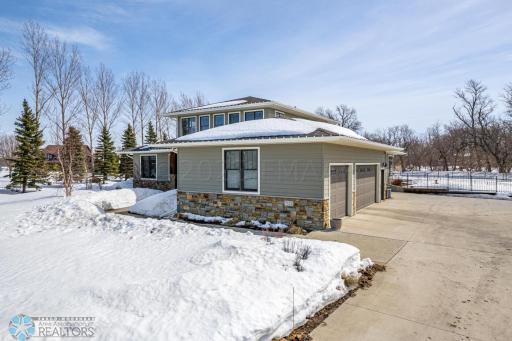 7122 61 Avenue S, Horace, ND 58047