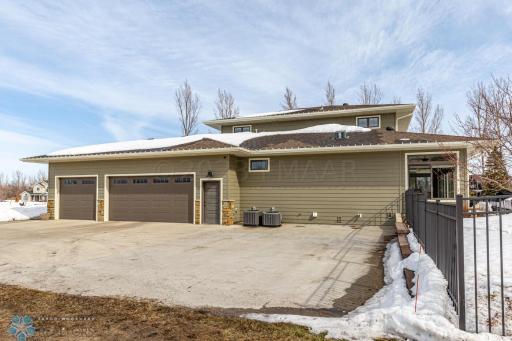 7122 61 Avenue S, Horace, ND 58047
