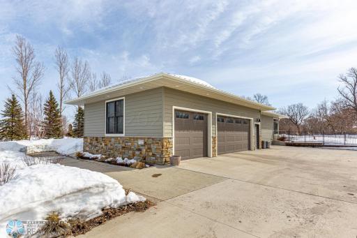 7122 61 Avenue S, Horace, ND 58047