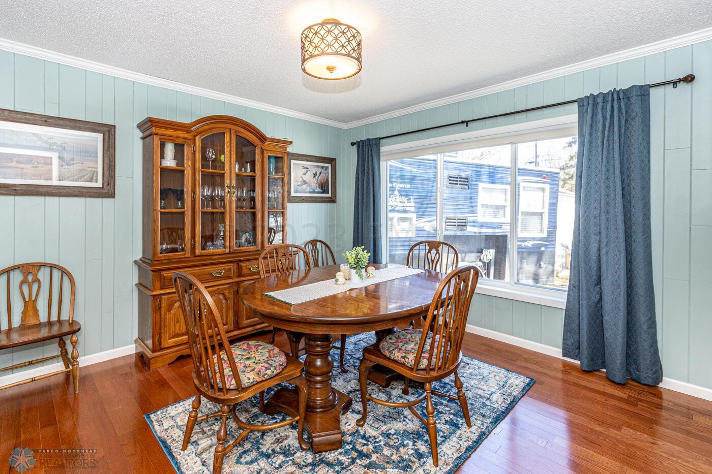 Formal Dining/Formal Living