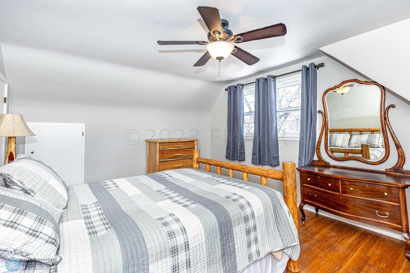 2nd bedroom