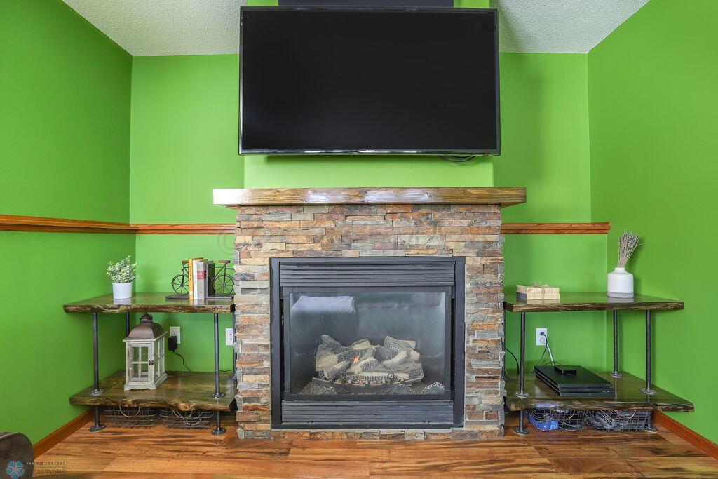 Gas fireplace