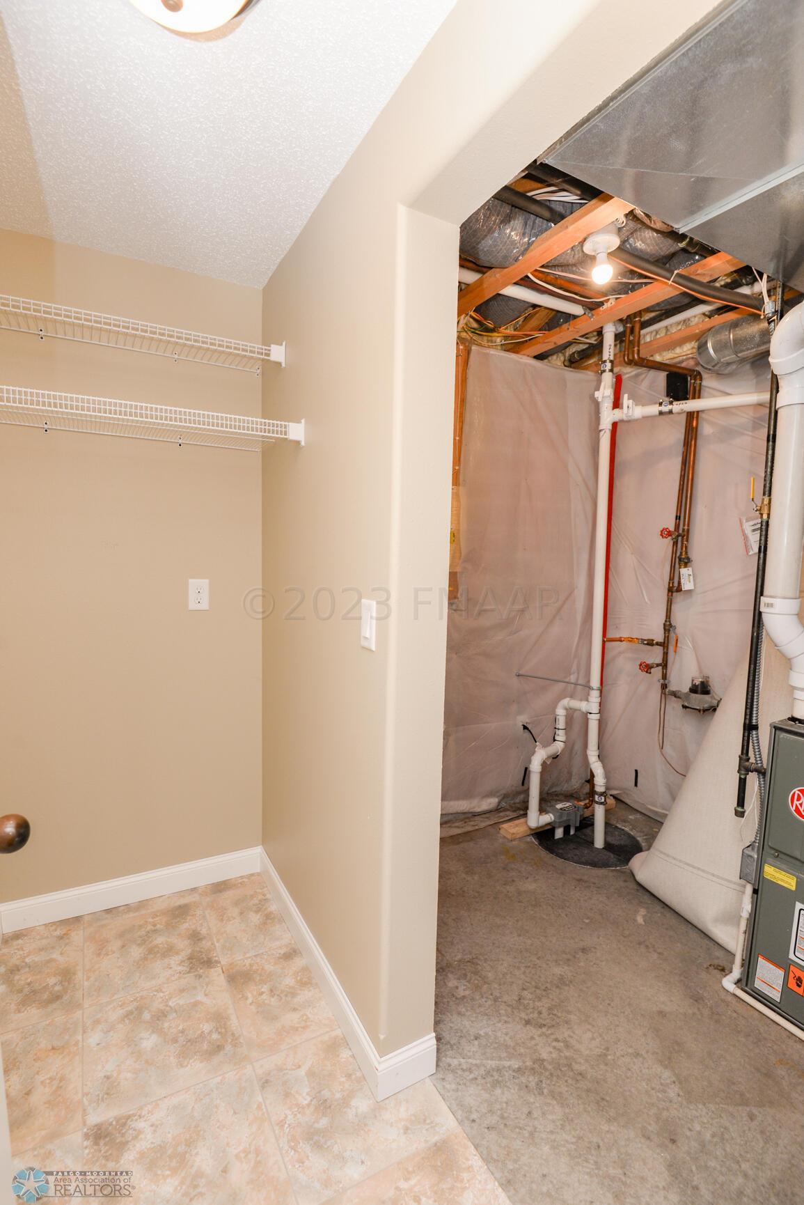 Closet/Utilities