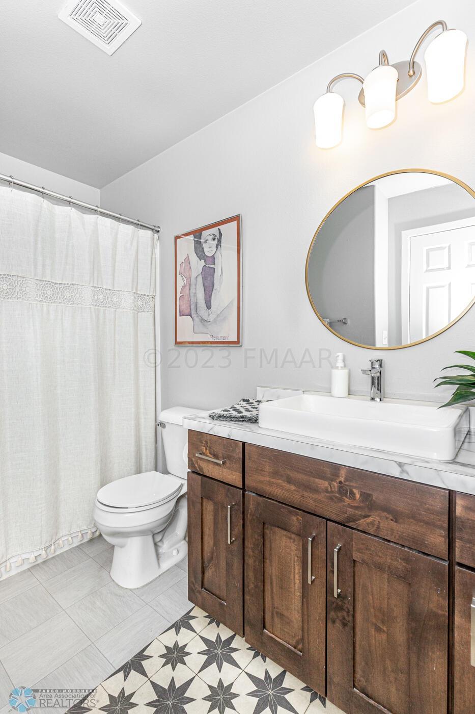 Main Floor Full Bath