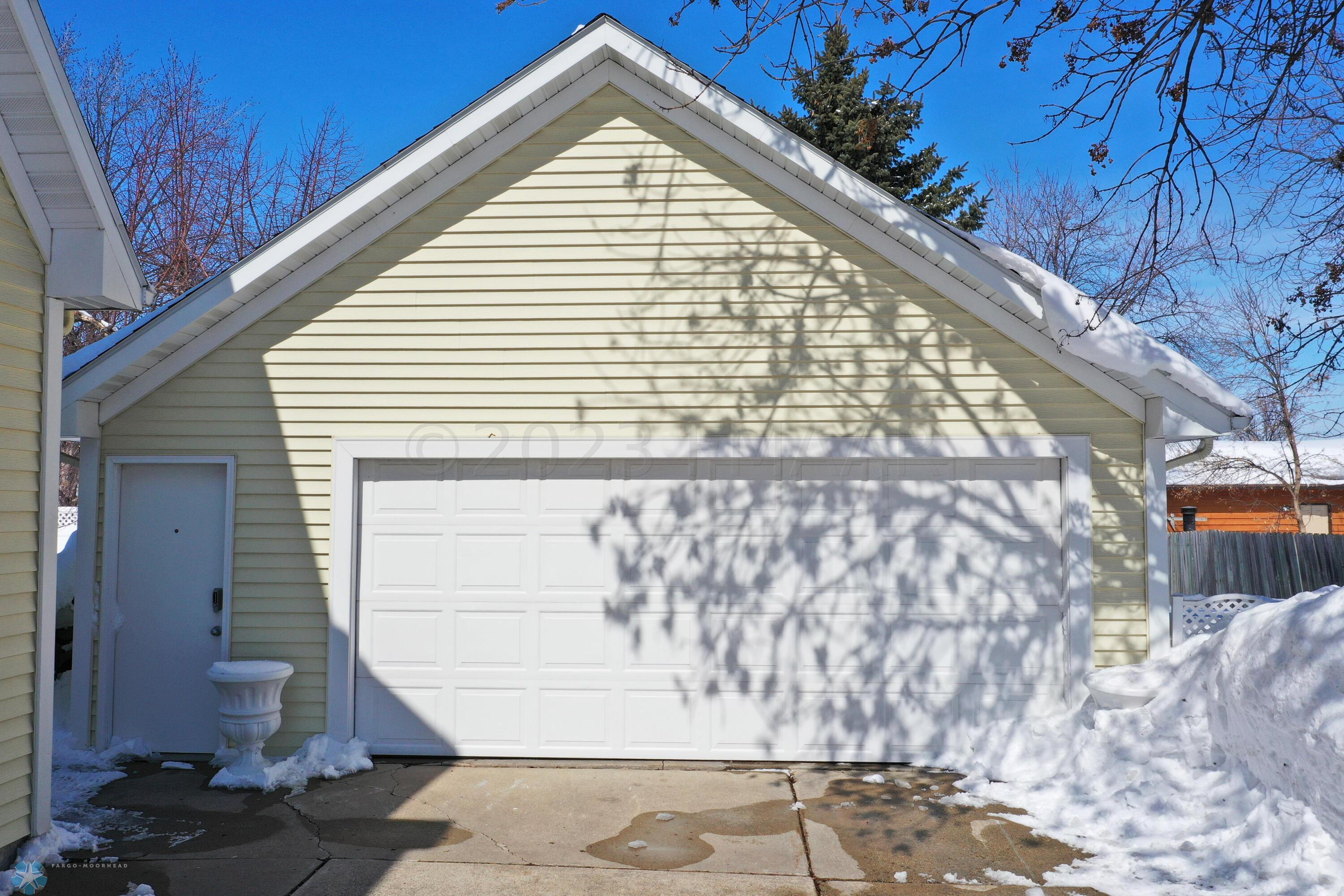 Oversized 2 stall garage