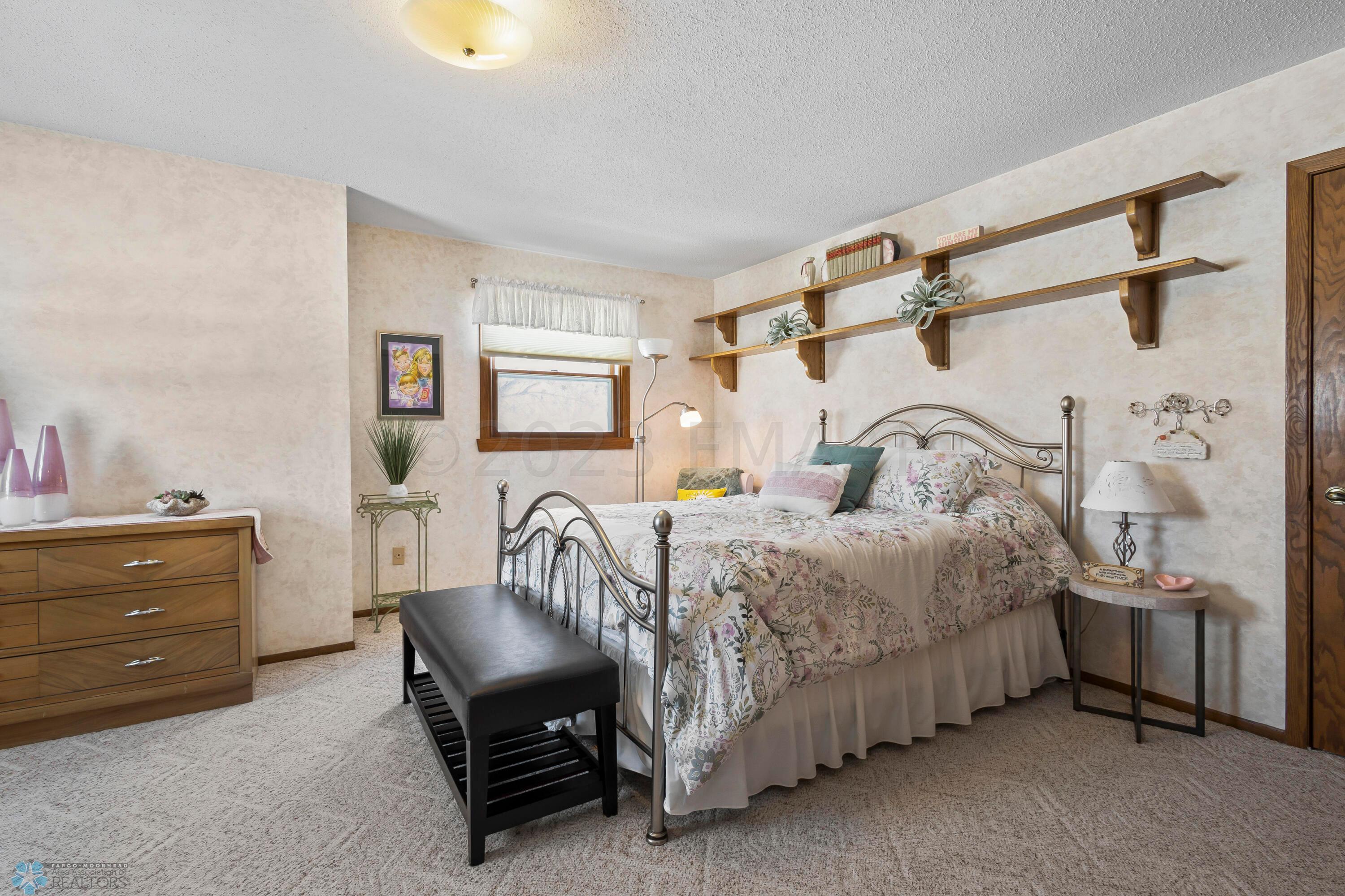 Upper Level Mstr Bedroom