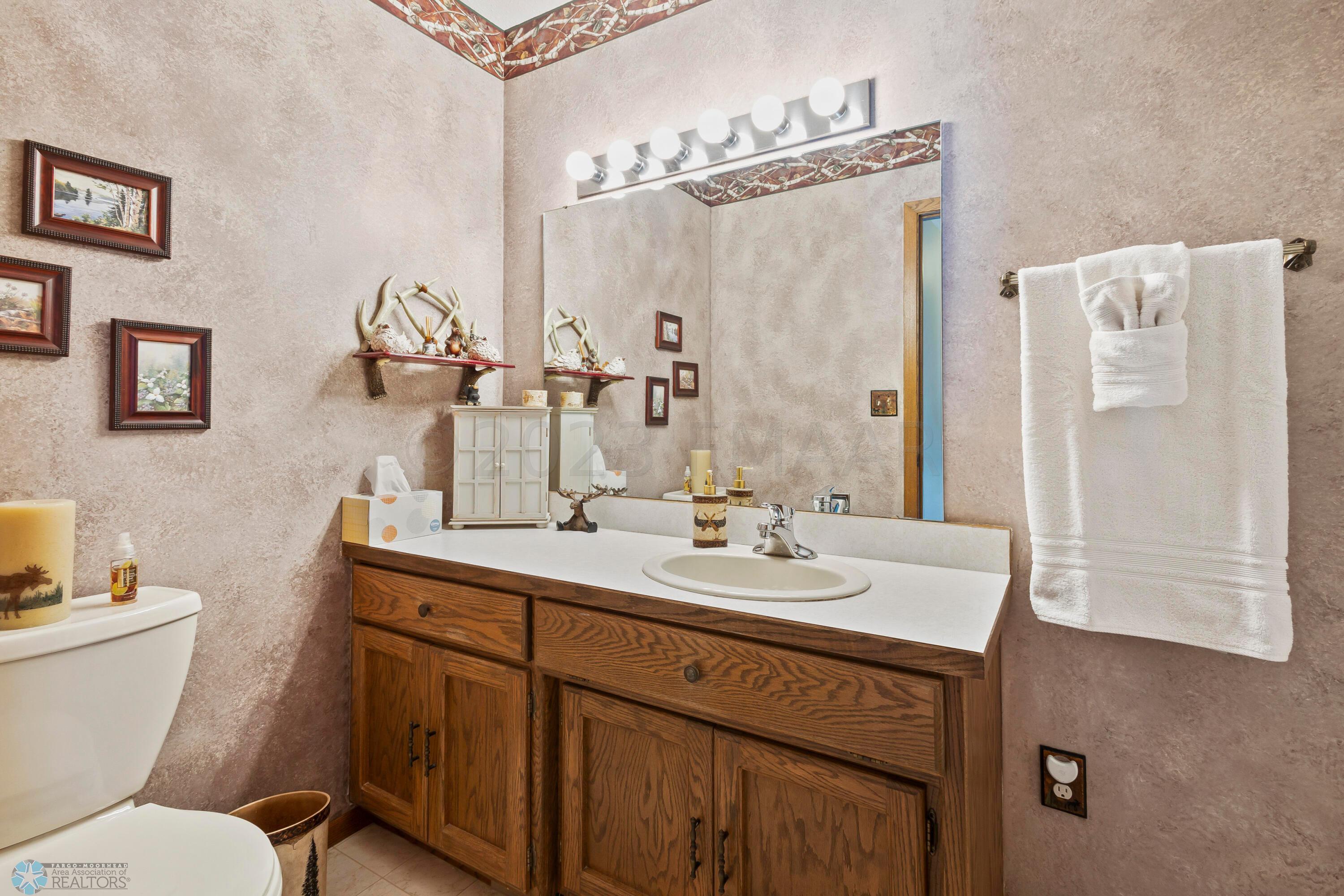 Upper Level Full Bathroom