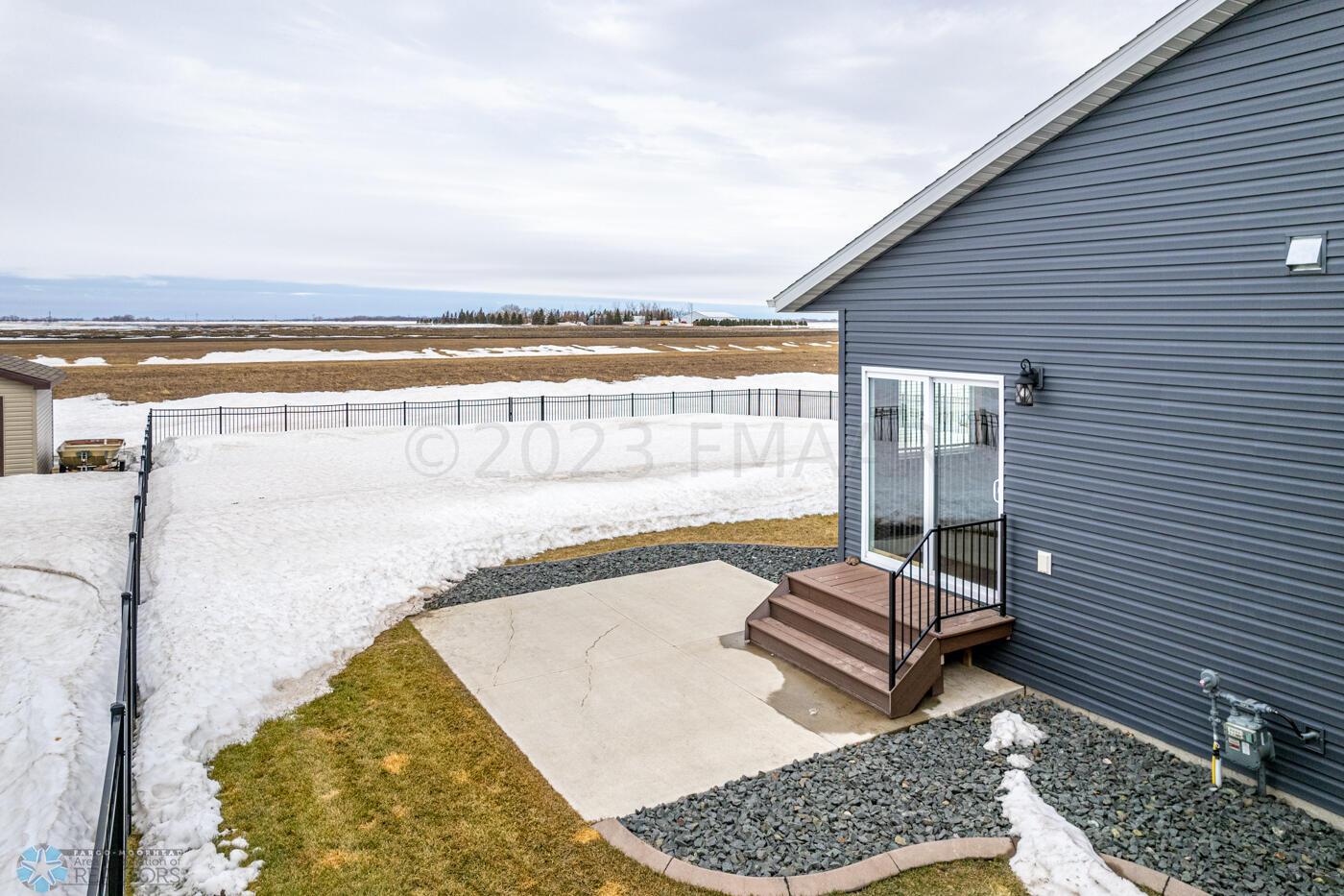 Patio/ side yard