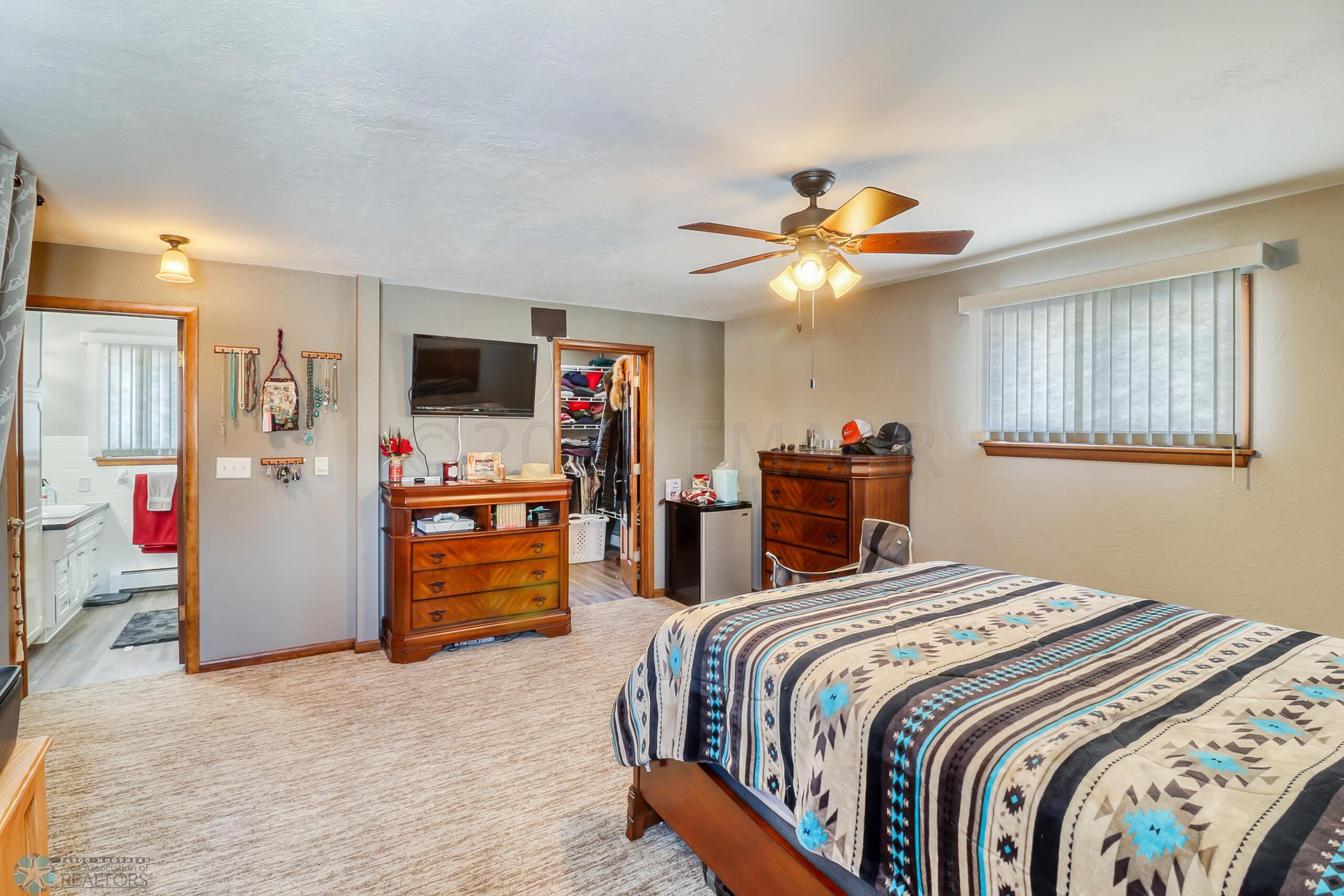Master Bedroom1_3