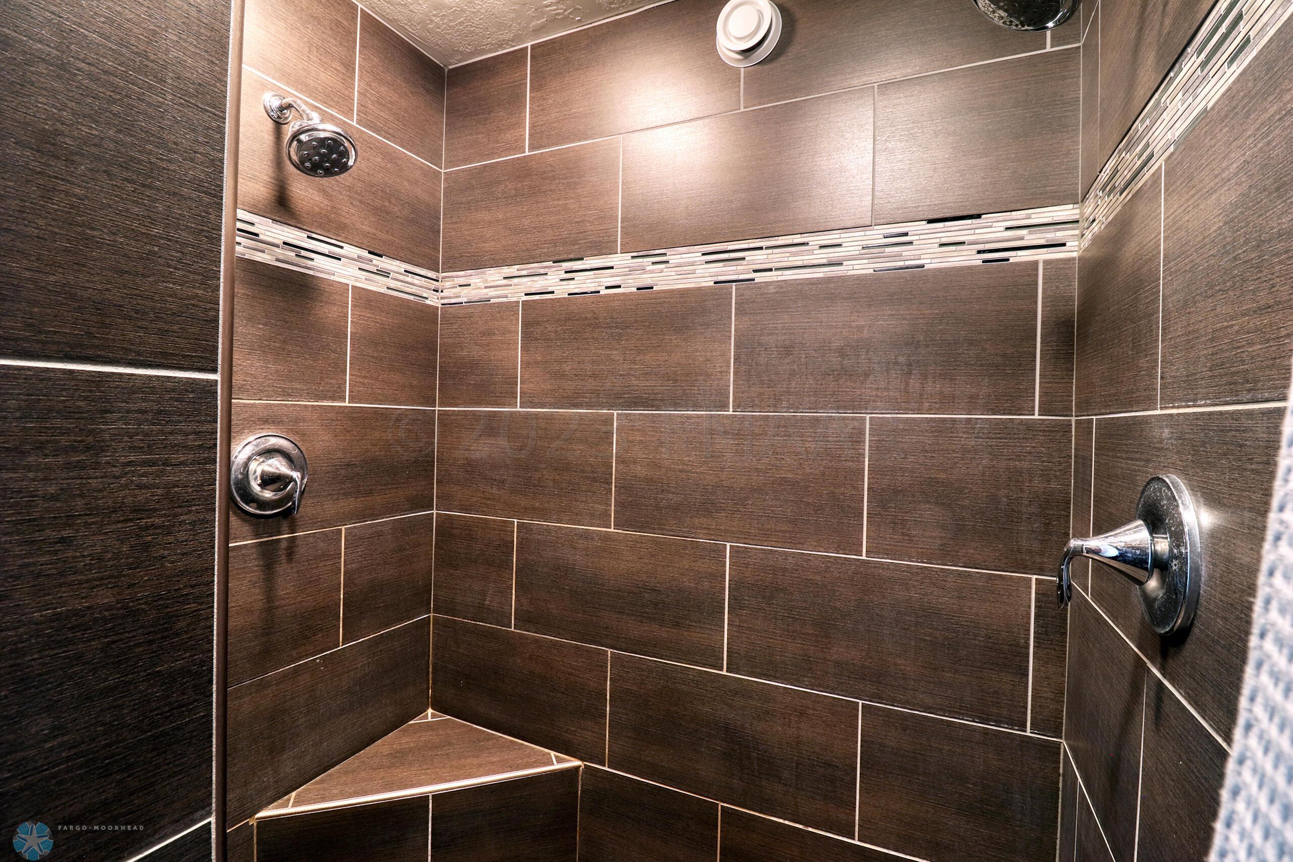 Master Bathroom1_3