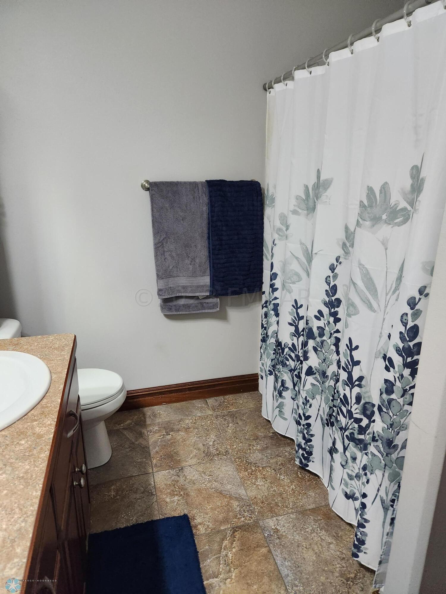 His/Her bath