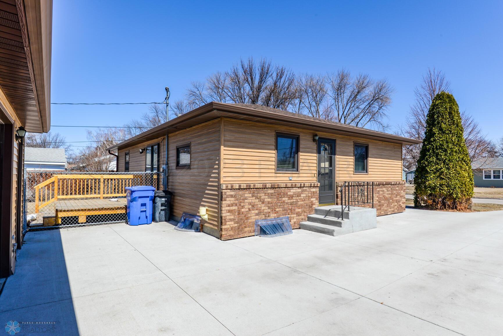Rear/Exterior