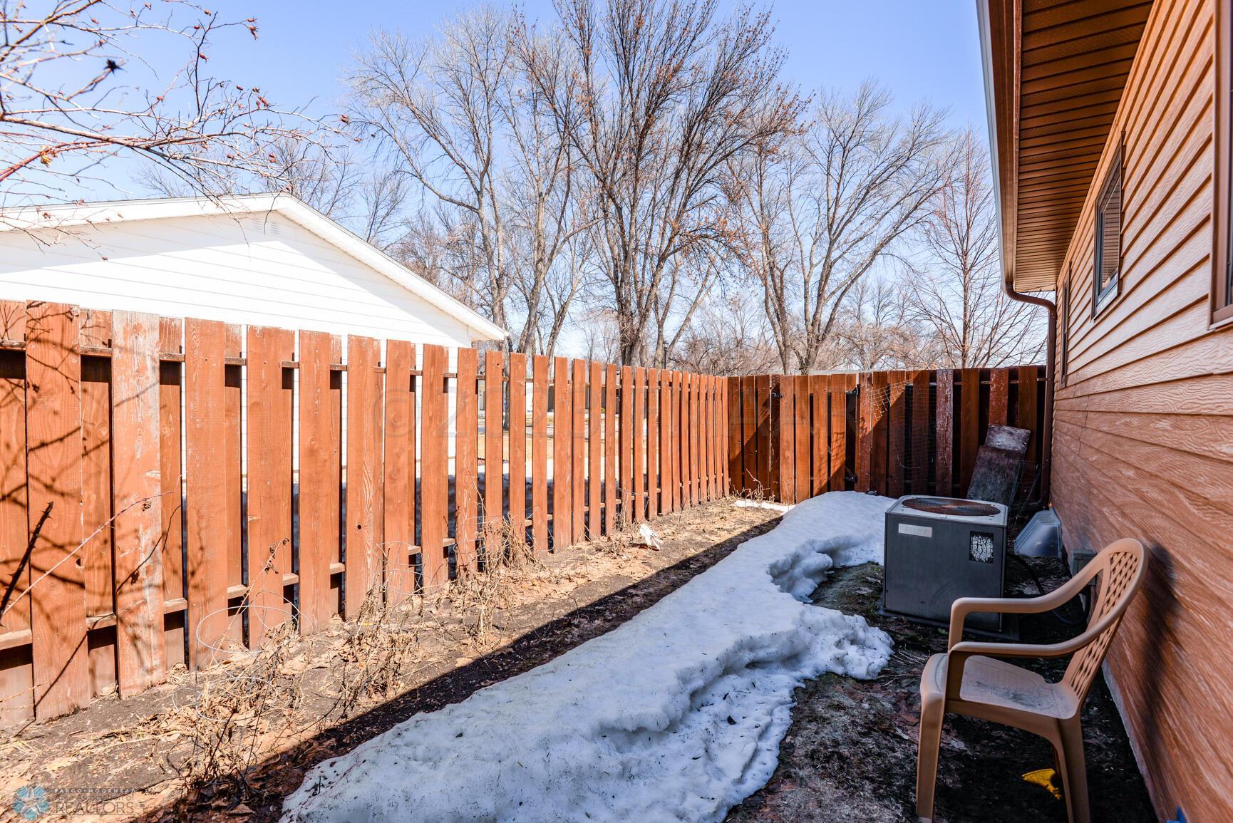Separate Fenced Side Yard