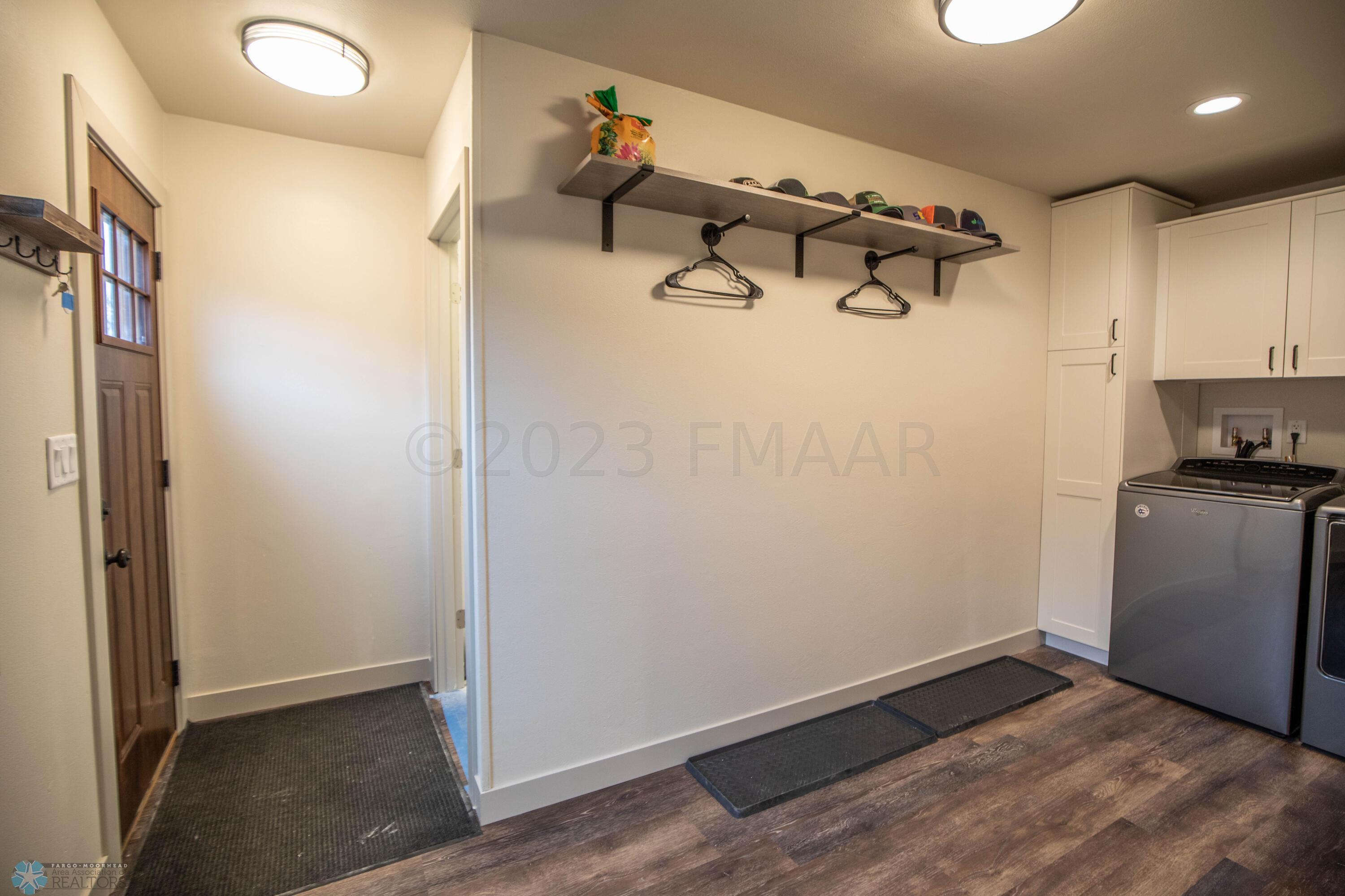 Side Entry / Laundry