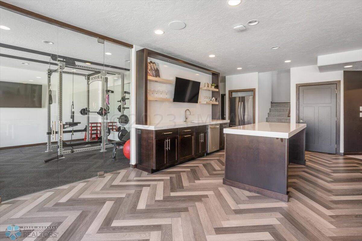 Gym / Wet Bar