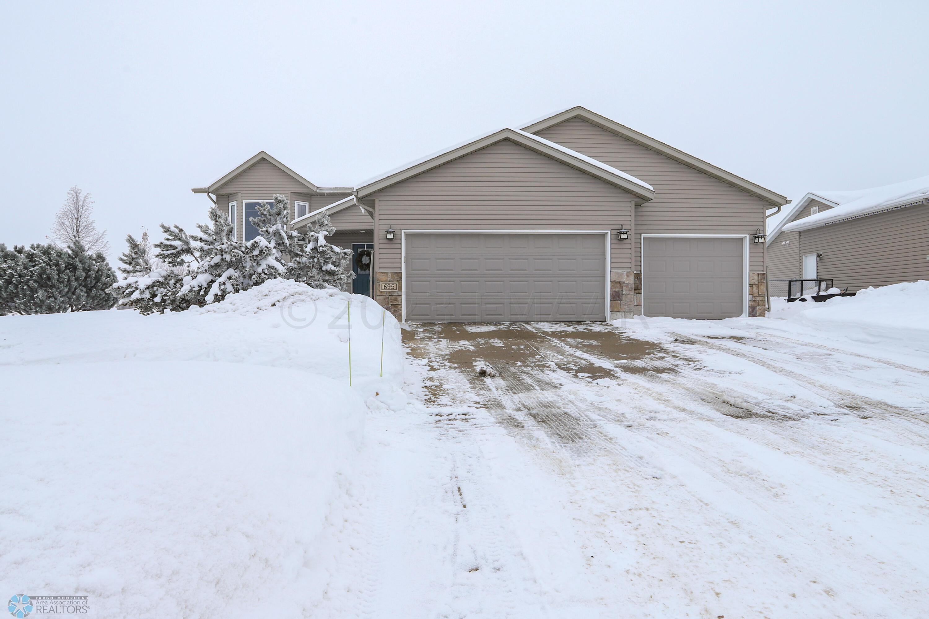 695 Wyndemere Dr
