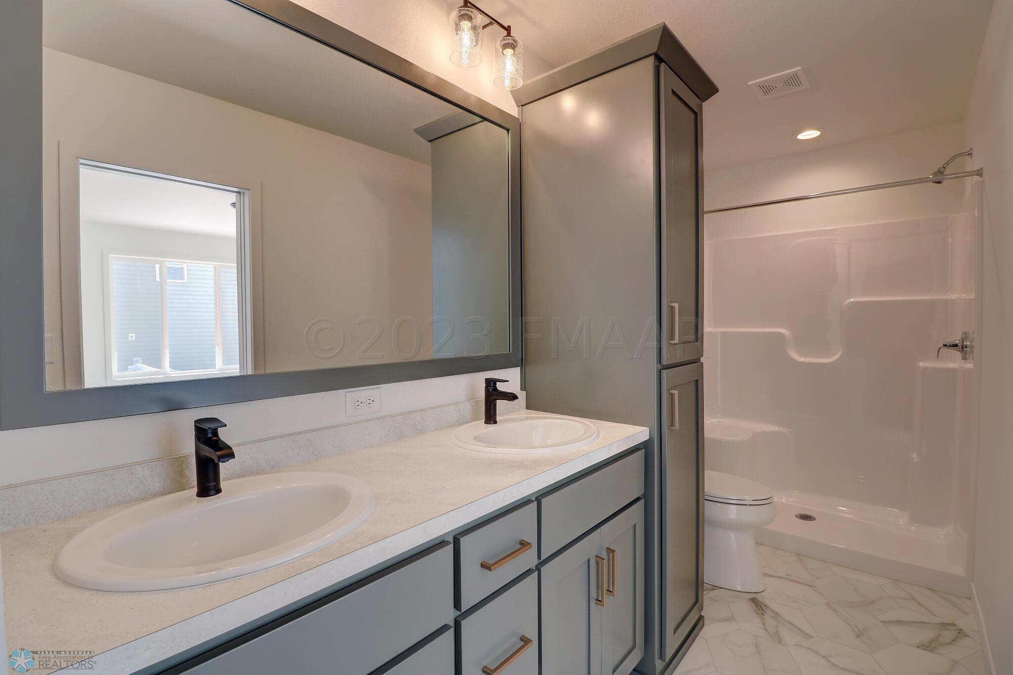 Master Bathroom1_1