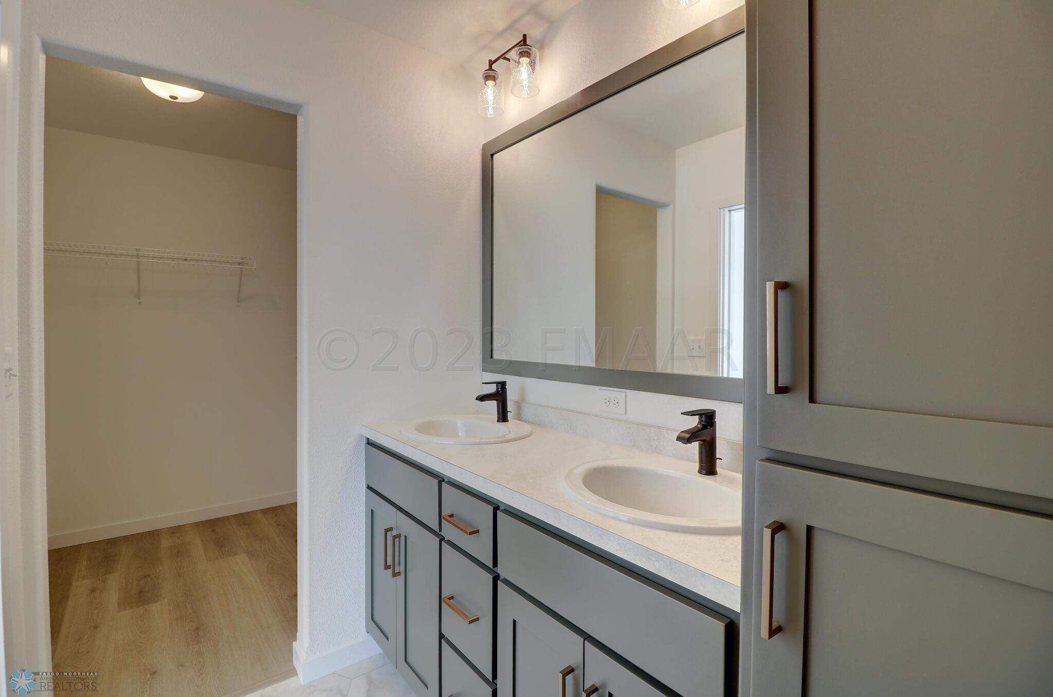 Master Bathroom1_2