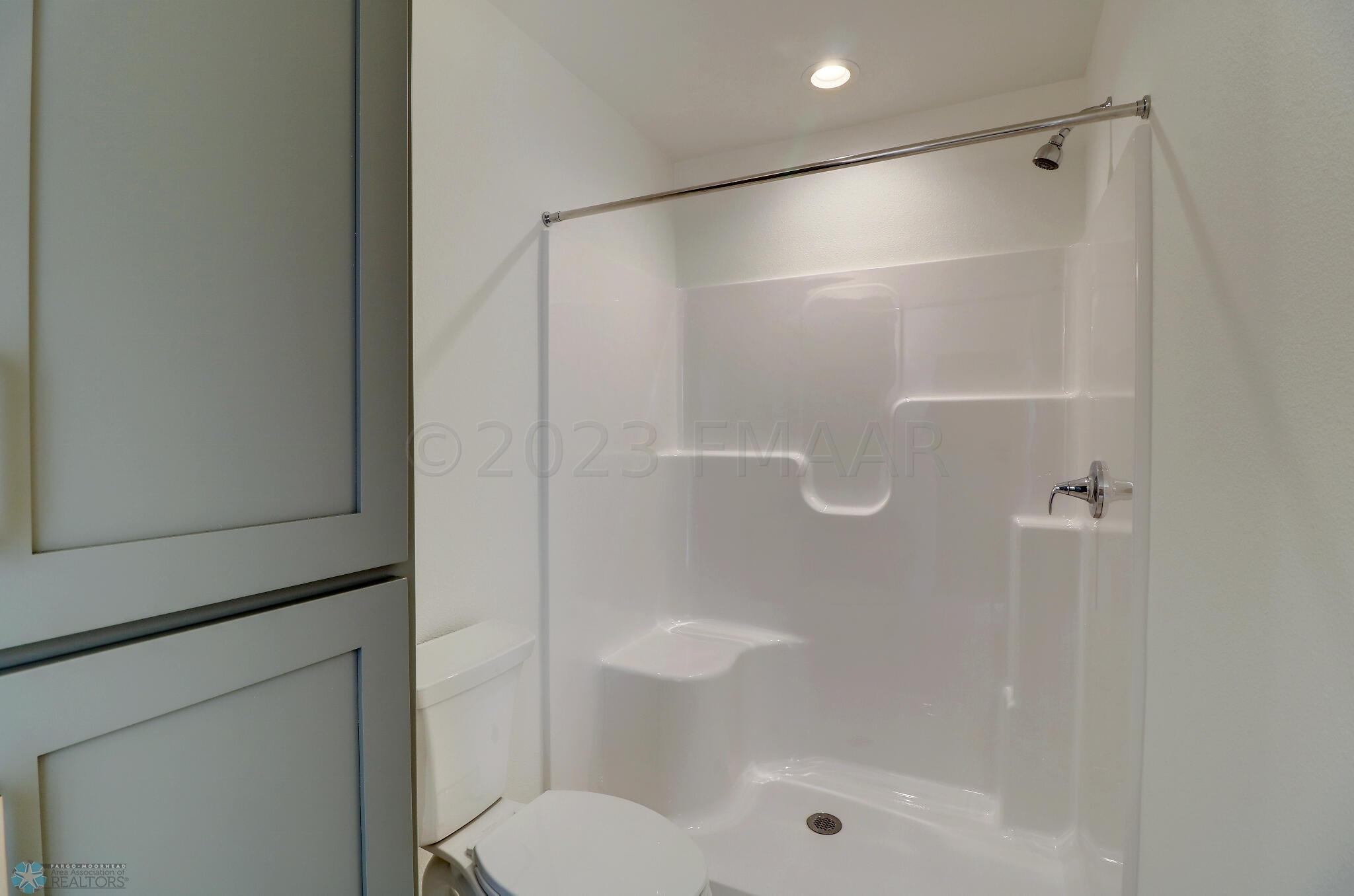 Master Bathroom1_3